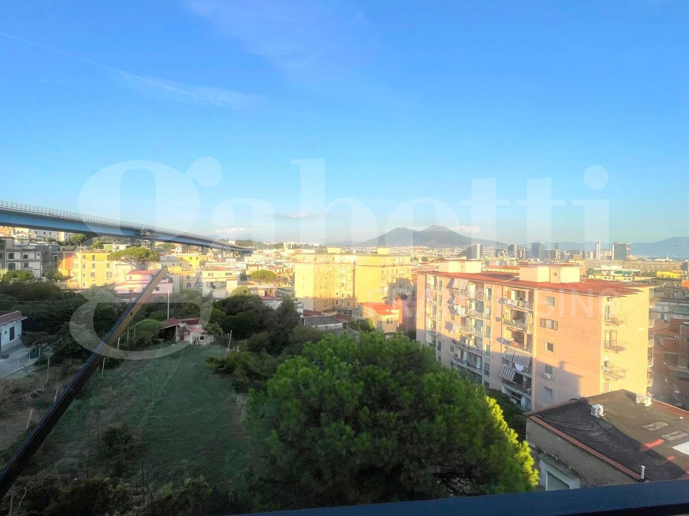 Trilocale arredato in affitto a Napoli