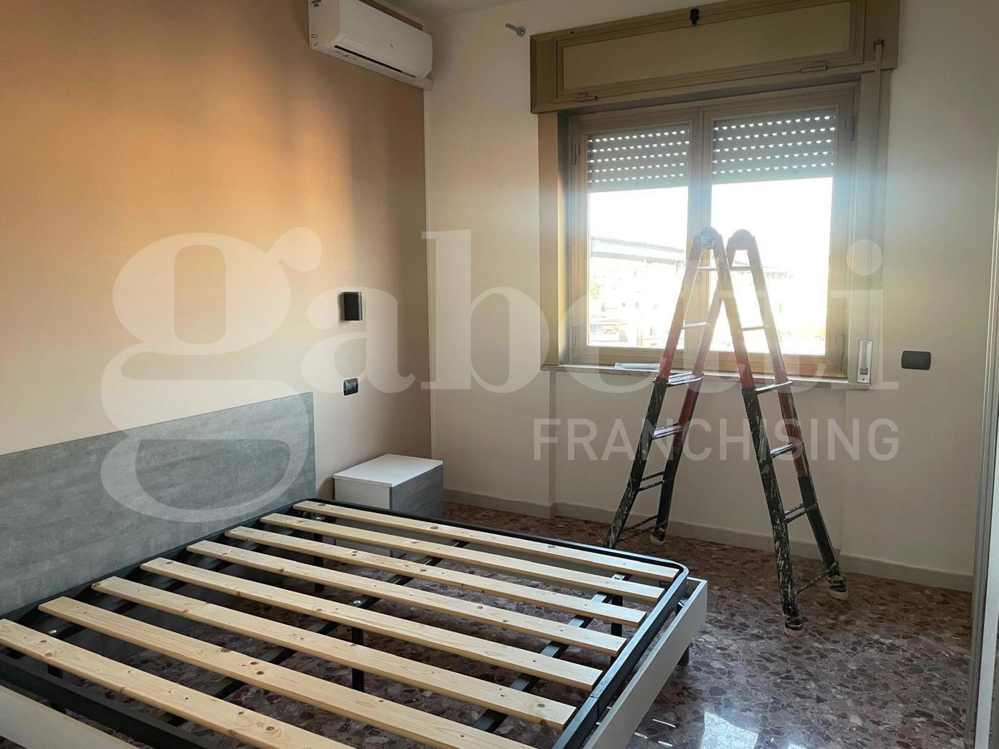 Trilocale arredato in affitto a Napoli