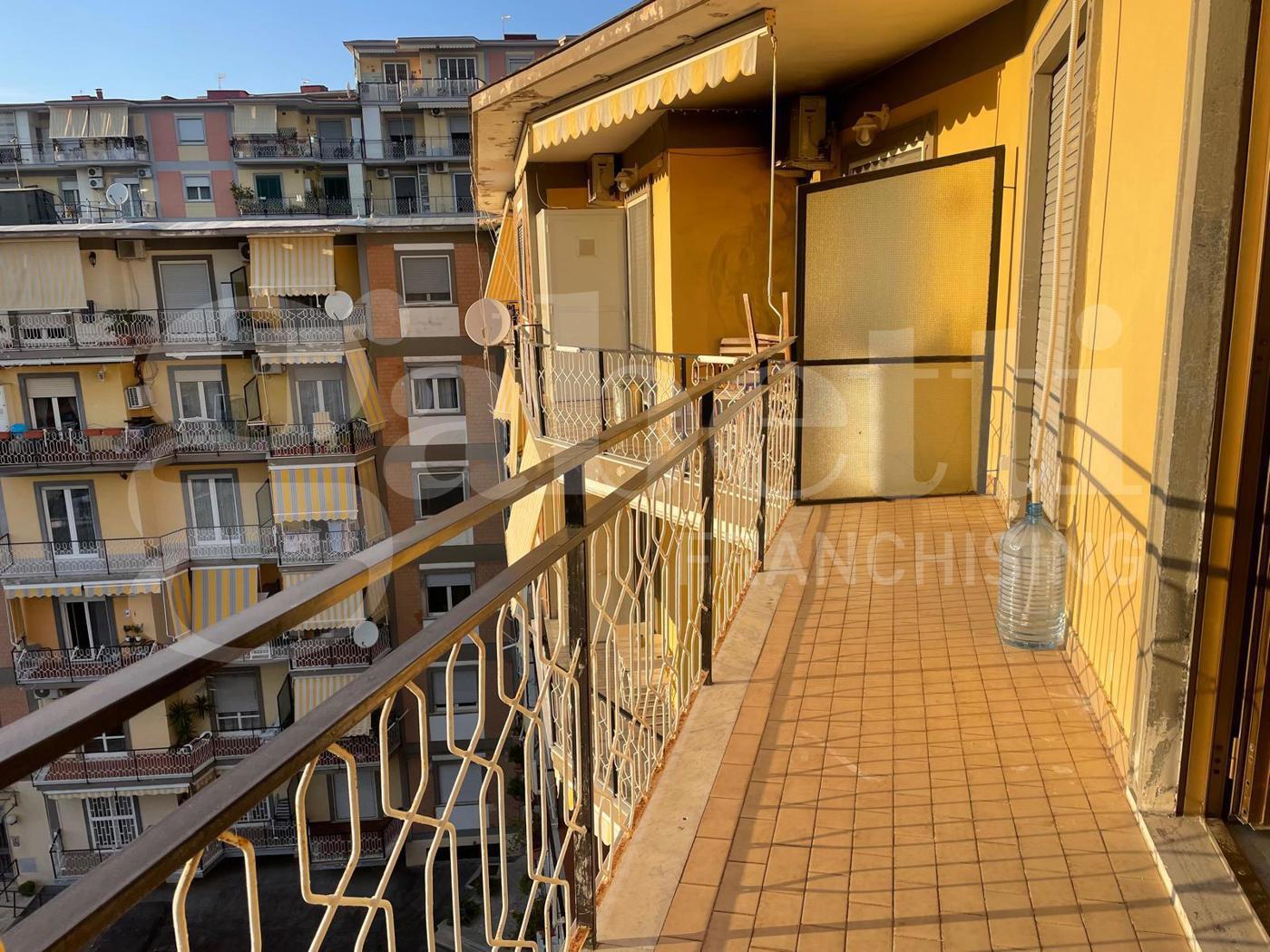 Trilocale arredato in affitto a Napoli