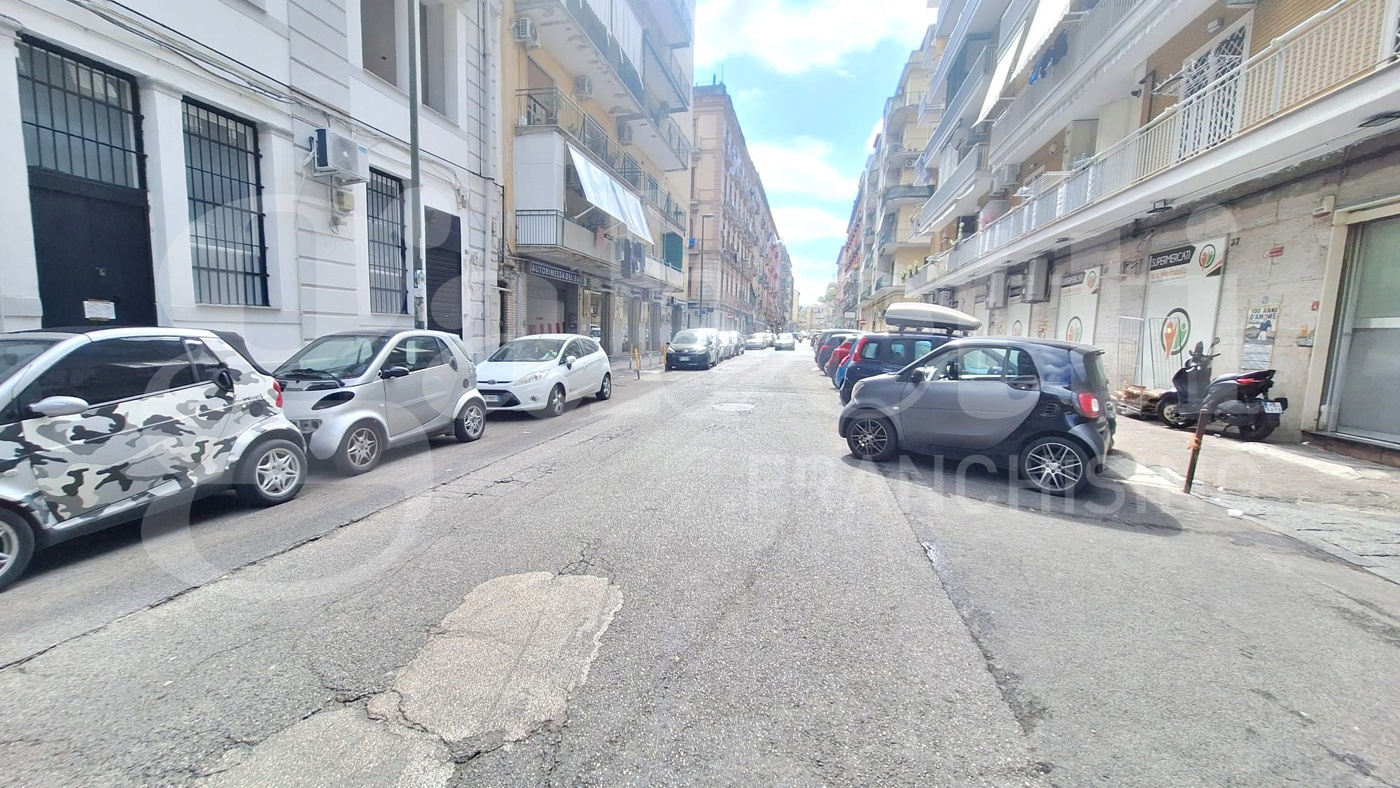 Negozio in affitto a Napoli