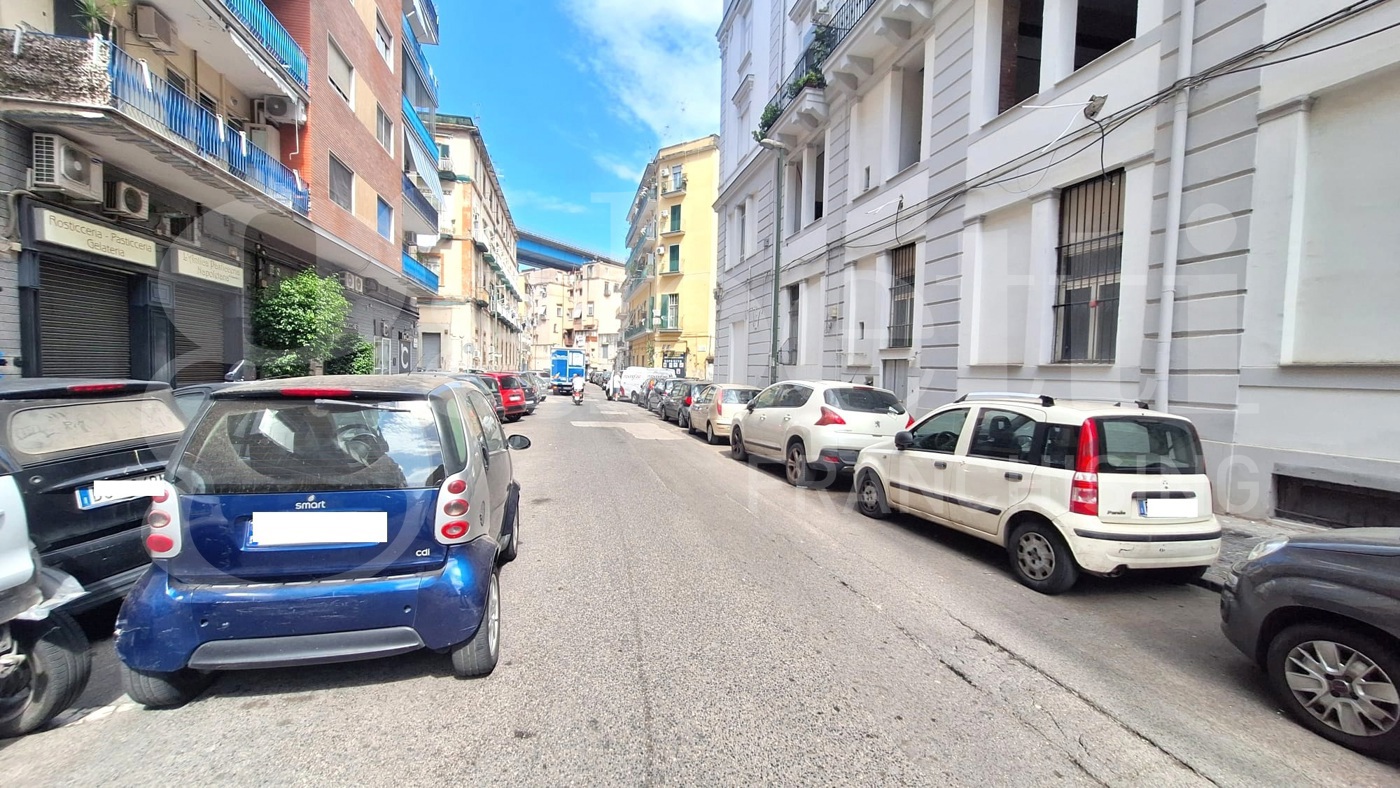 Negozio in affitto a Napoli