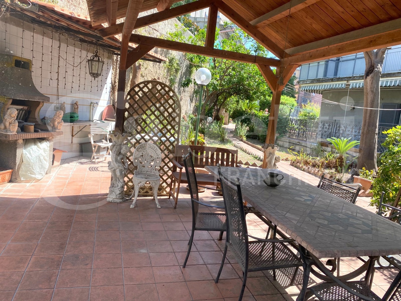Trilocale con giardino a Napoli