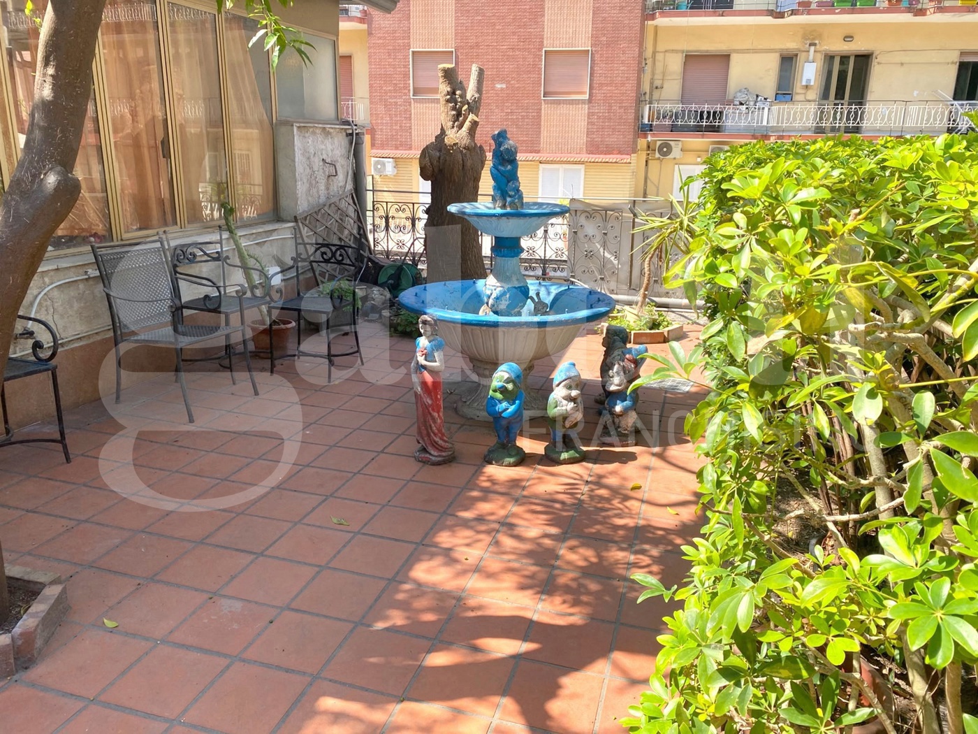 Trilocale con giardino a Napoli
