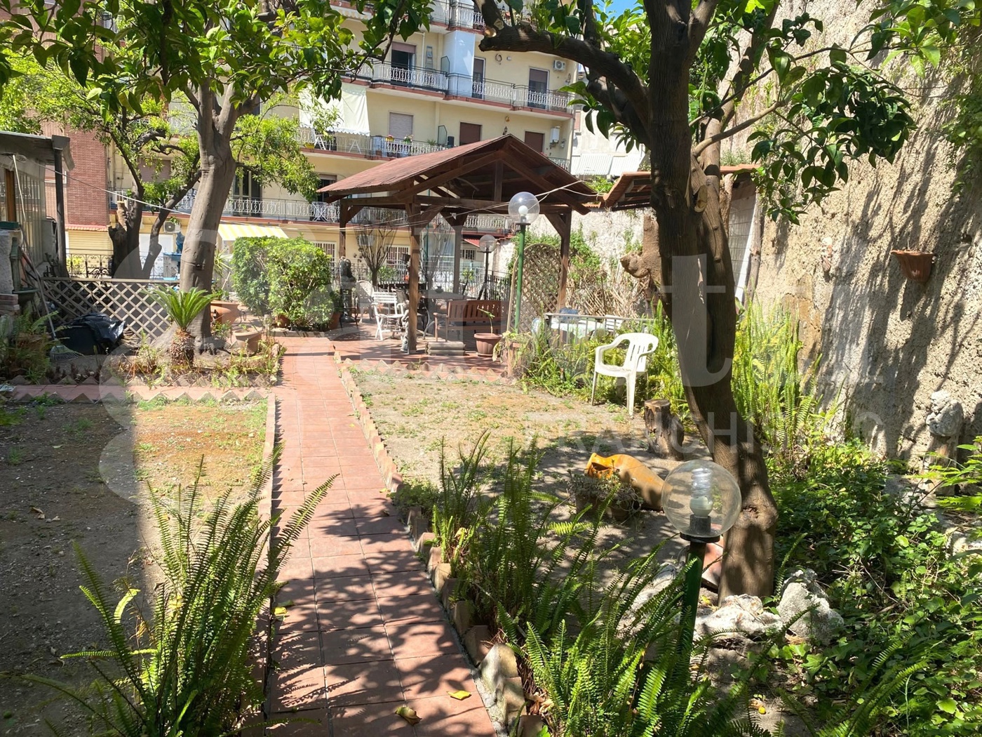 Trilocale con giardino a Napoli