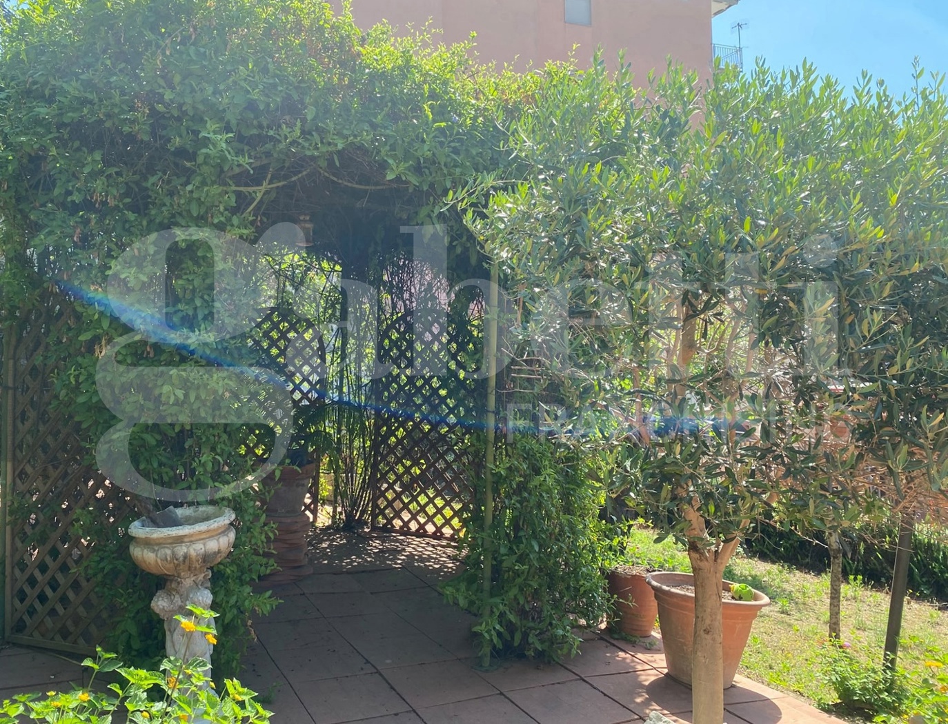 Trilocale con giardino a Napoli