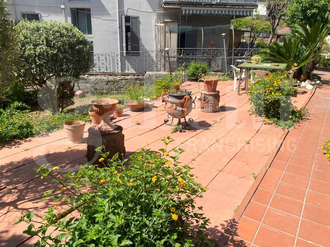 Trilocale con giardino a Napoli