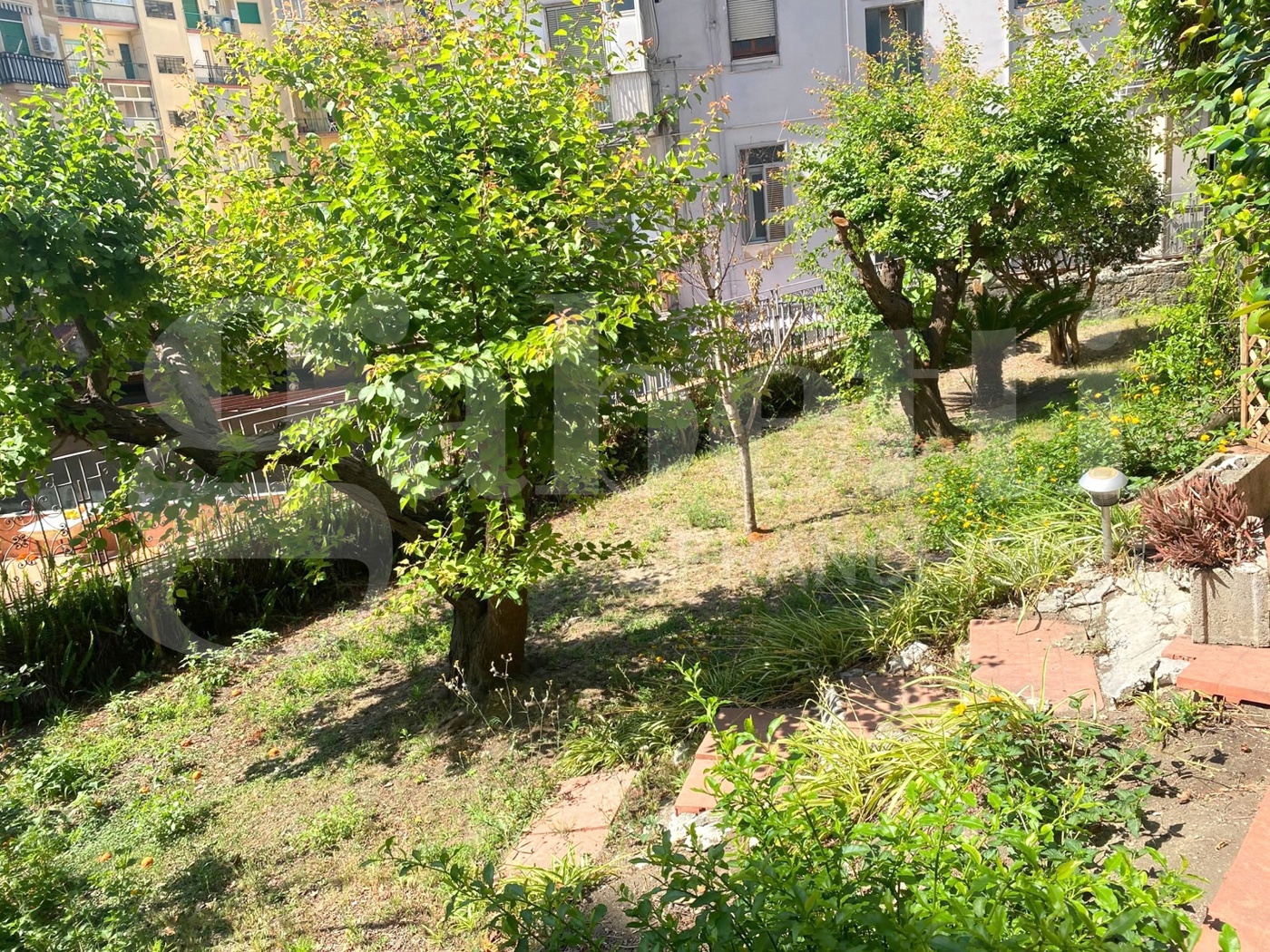 Trilocale con giardino a Napoli