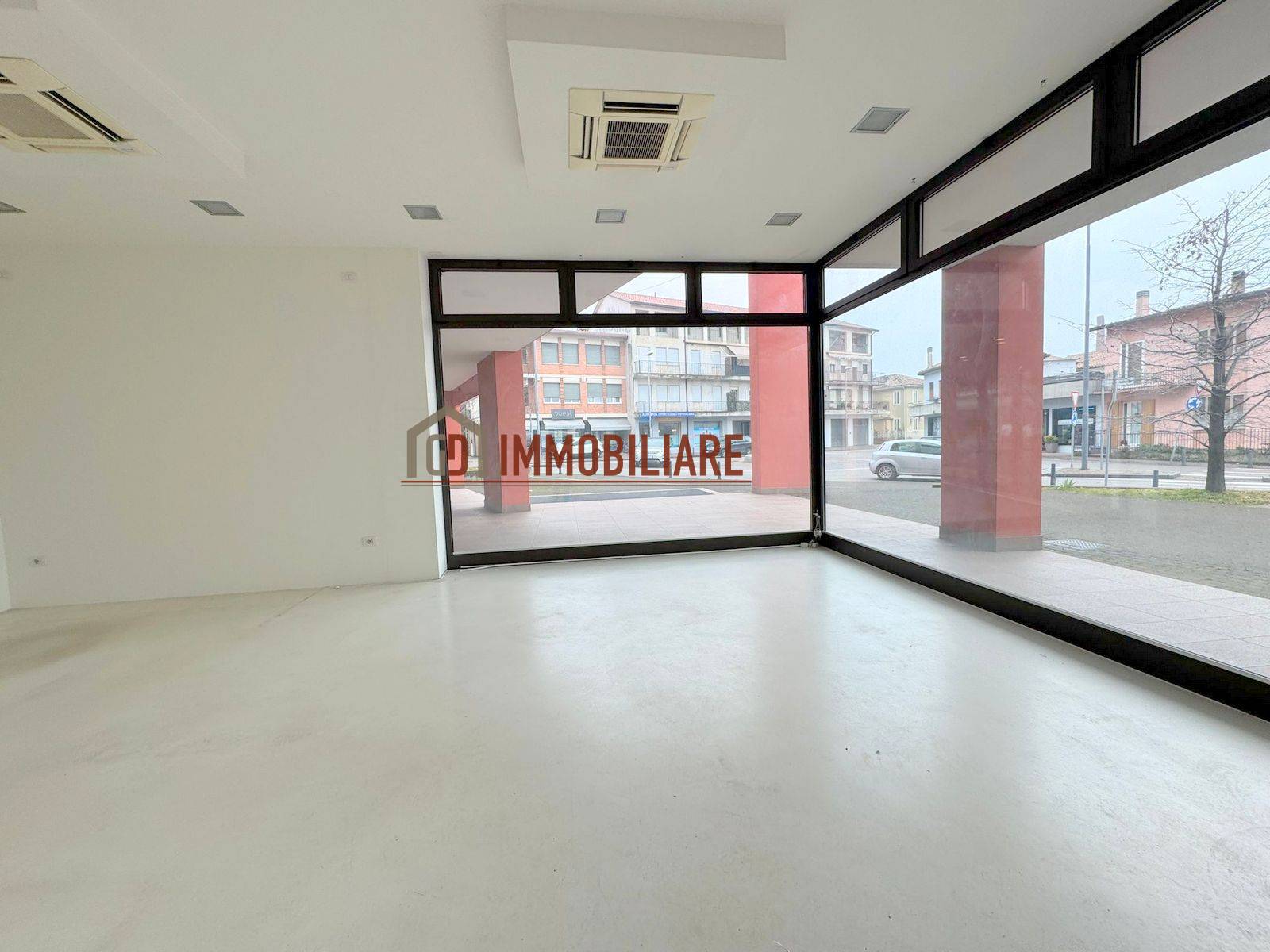 Attivit commerciale in vendita a Montebelluna, Guarda