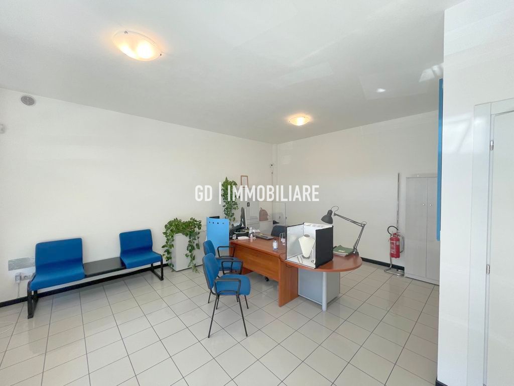 Negozio in vendita a Montebelluna