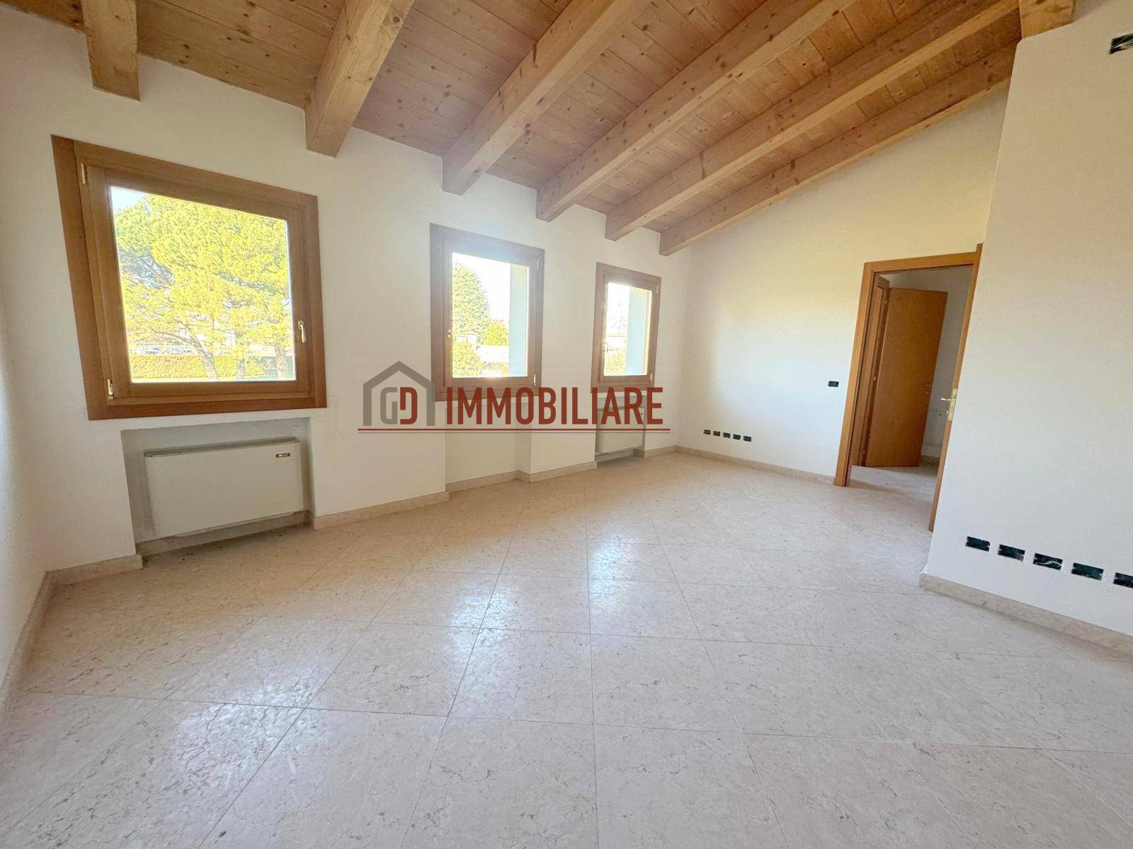 Attivit commerciale in affitto a Montebelluna, Posmon