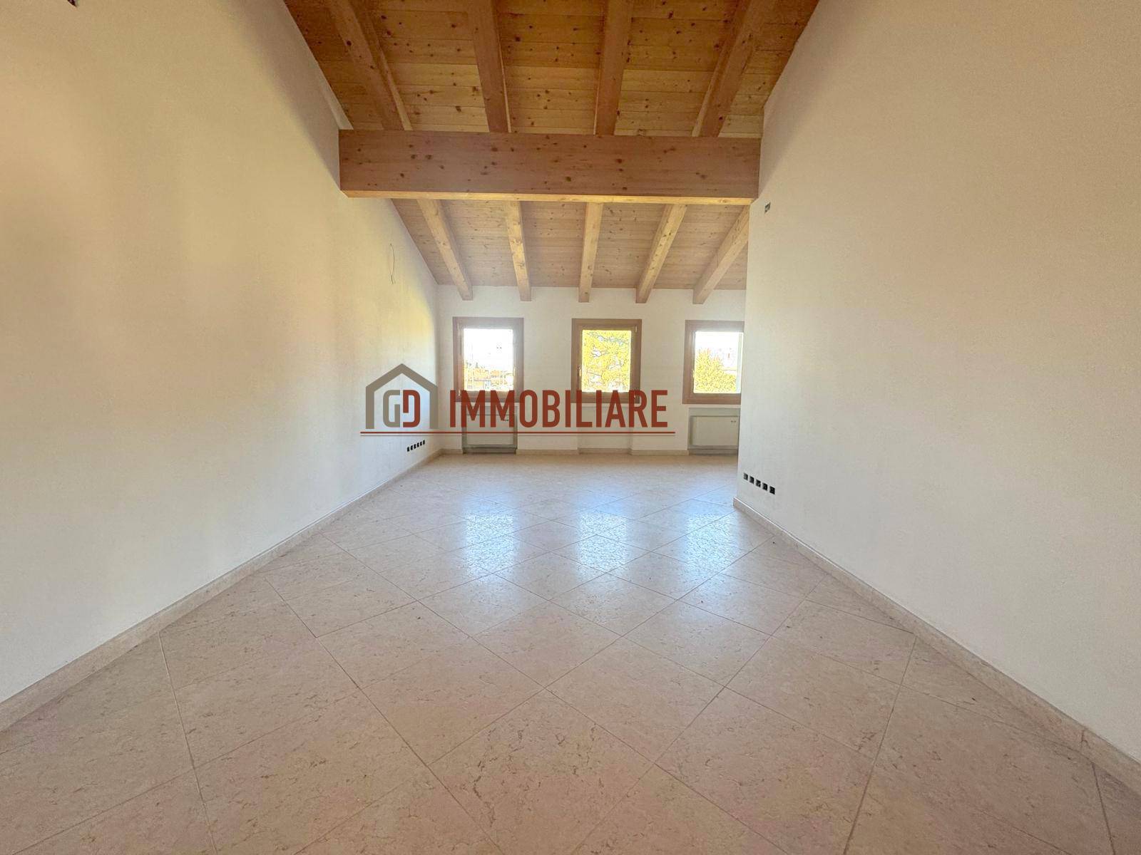 Attivit commerciale in affitto a Montebelluna, Posmon