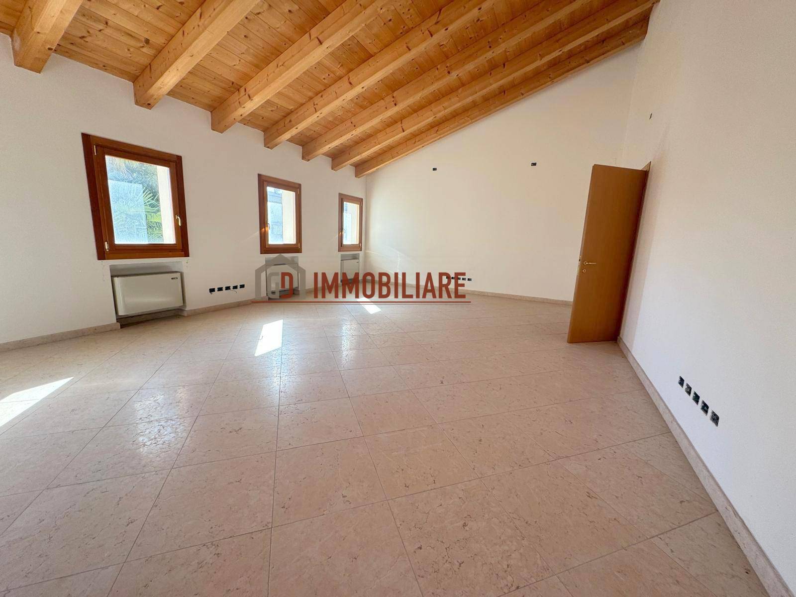 Attivit commerciale in affitto a Montebelluna, Posmon