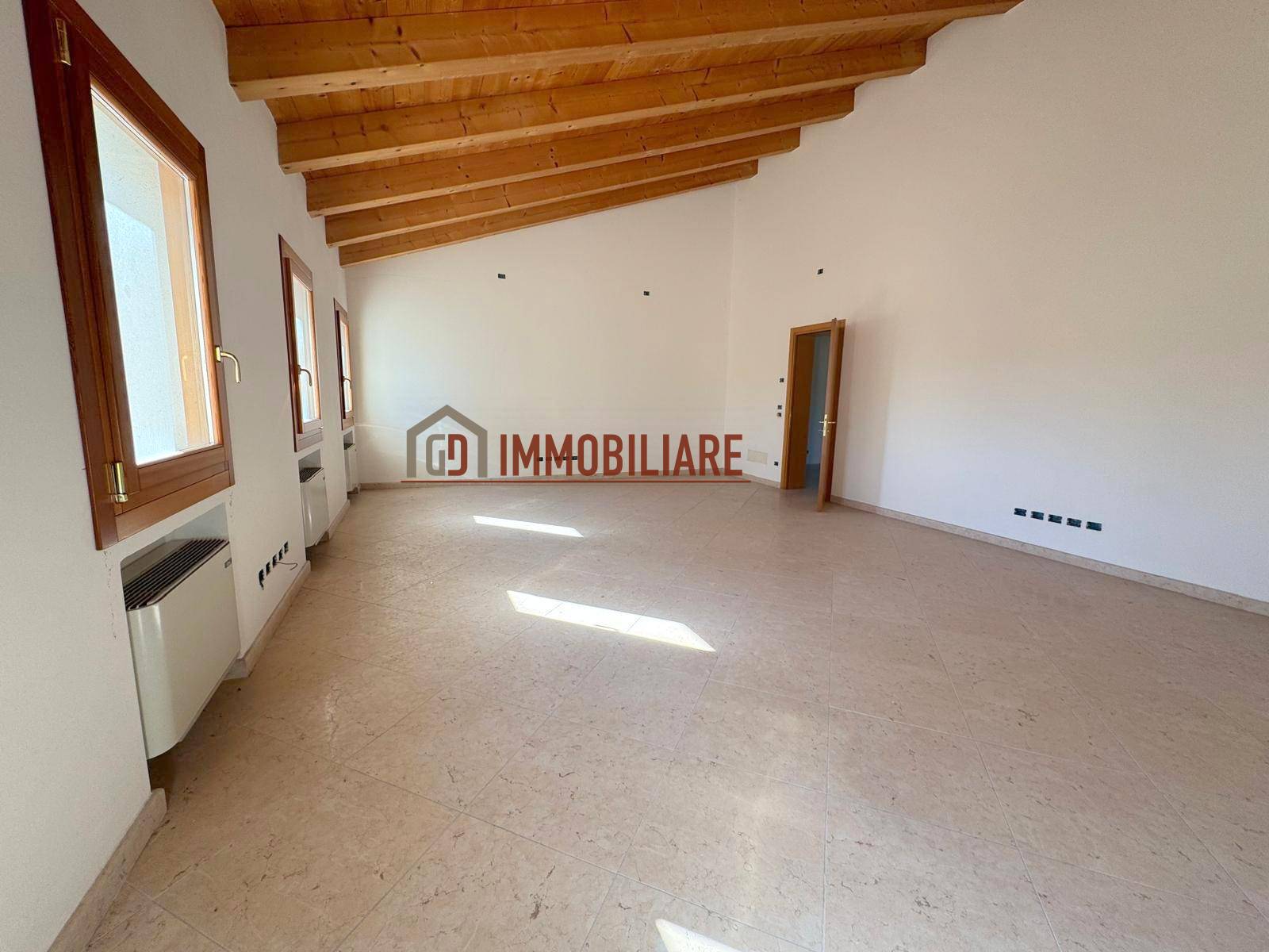 Attivit commerciale in affitto a Montebelluna, Posmon