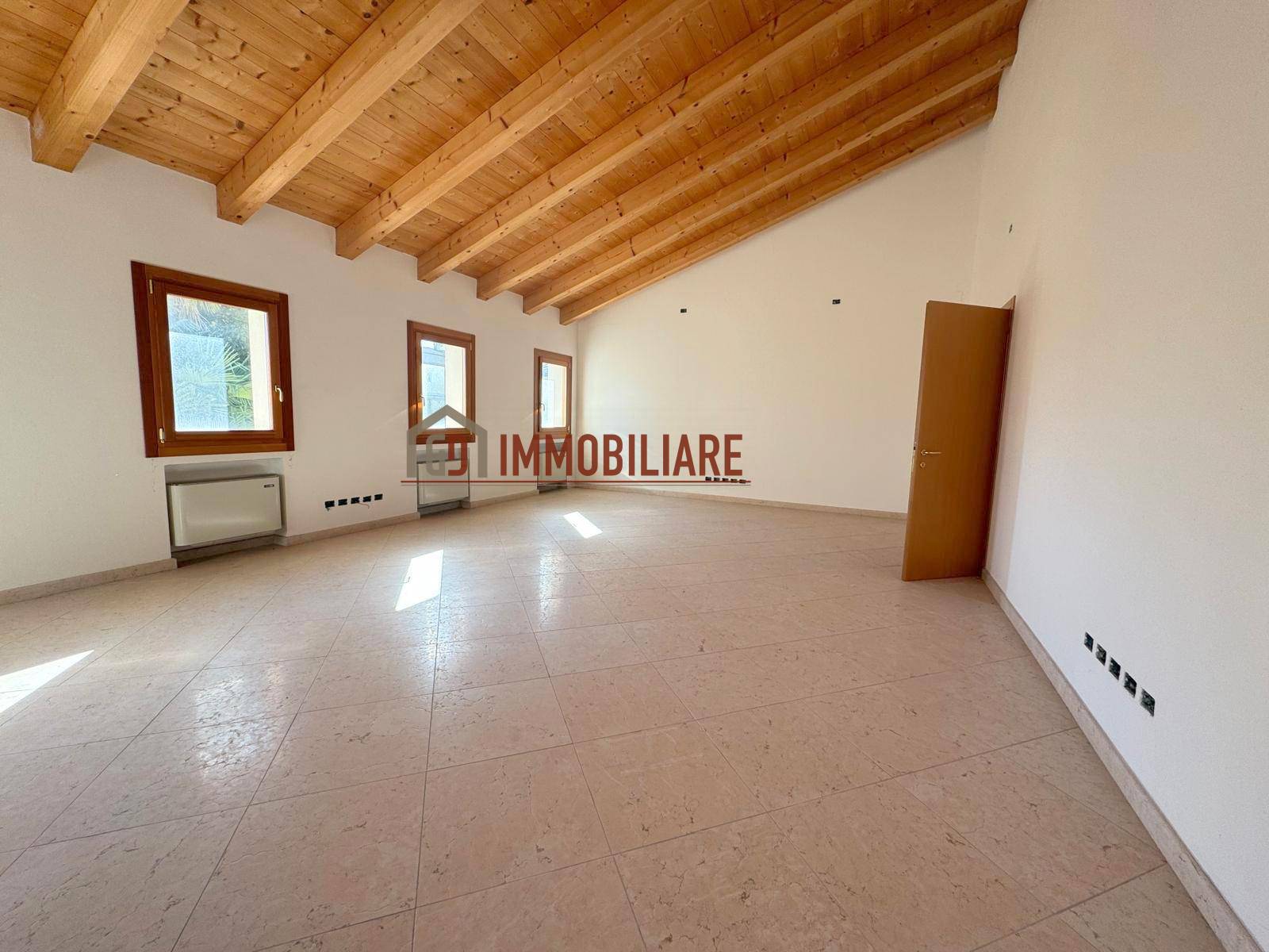 Attivit commerciale in affitto a Montebelluna, Posmon