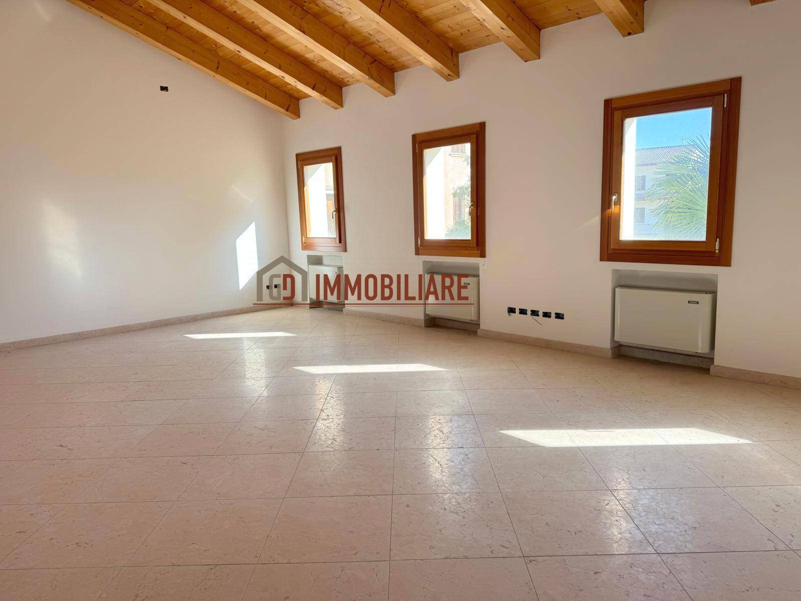 Attivit commerciale in affitto a Montebelluna, Posmon