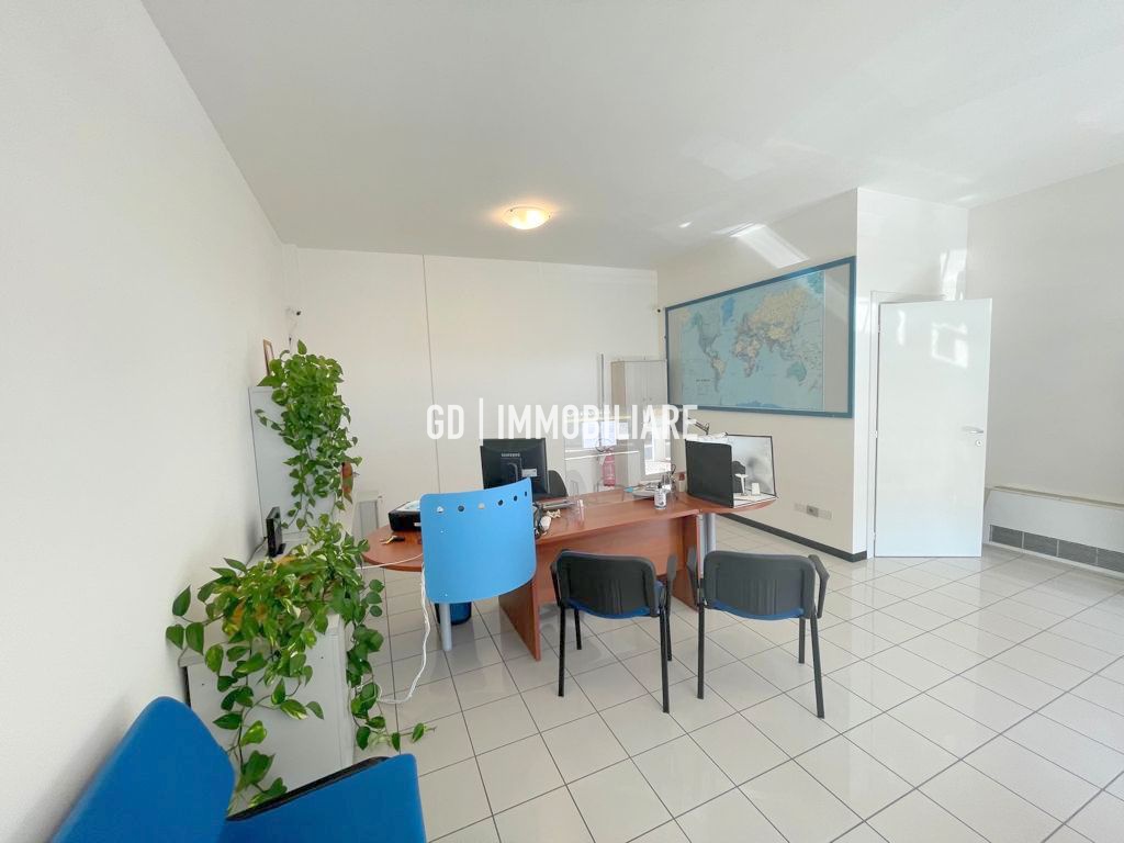 Negozio in vendita a Montebelluna