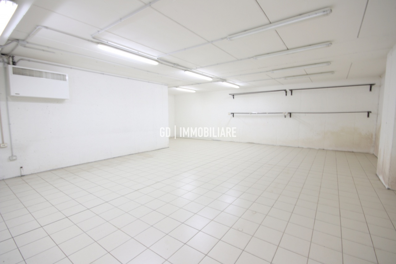 Locale commerciale in vendita a Castelfranco Veneto