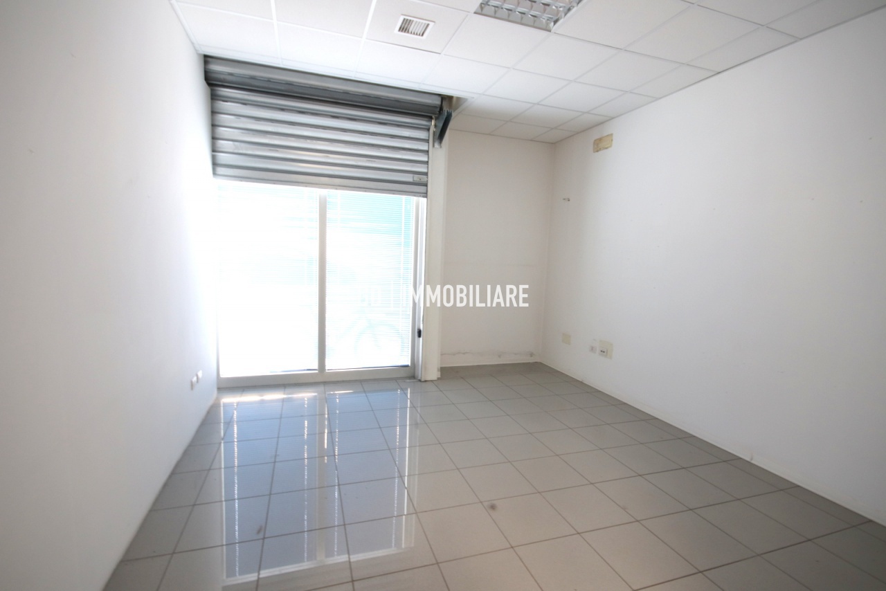 Locale commerciale in vendita a Castelfranco Veneto