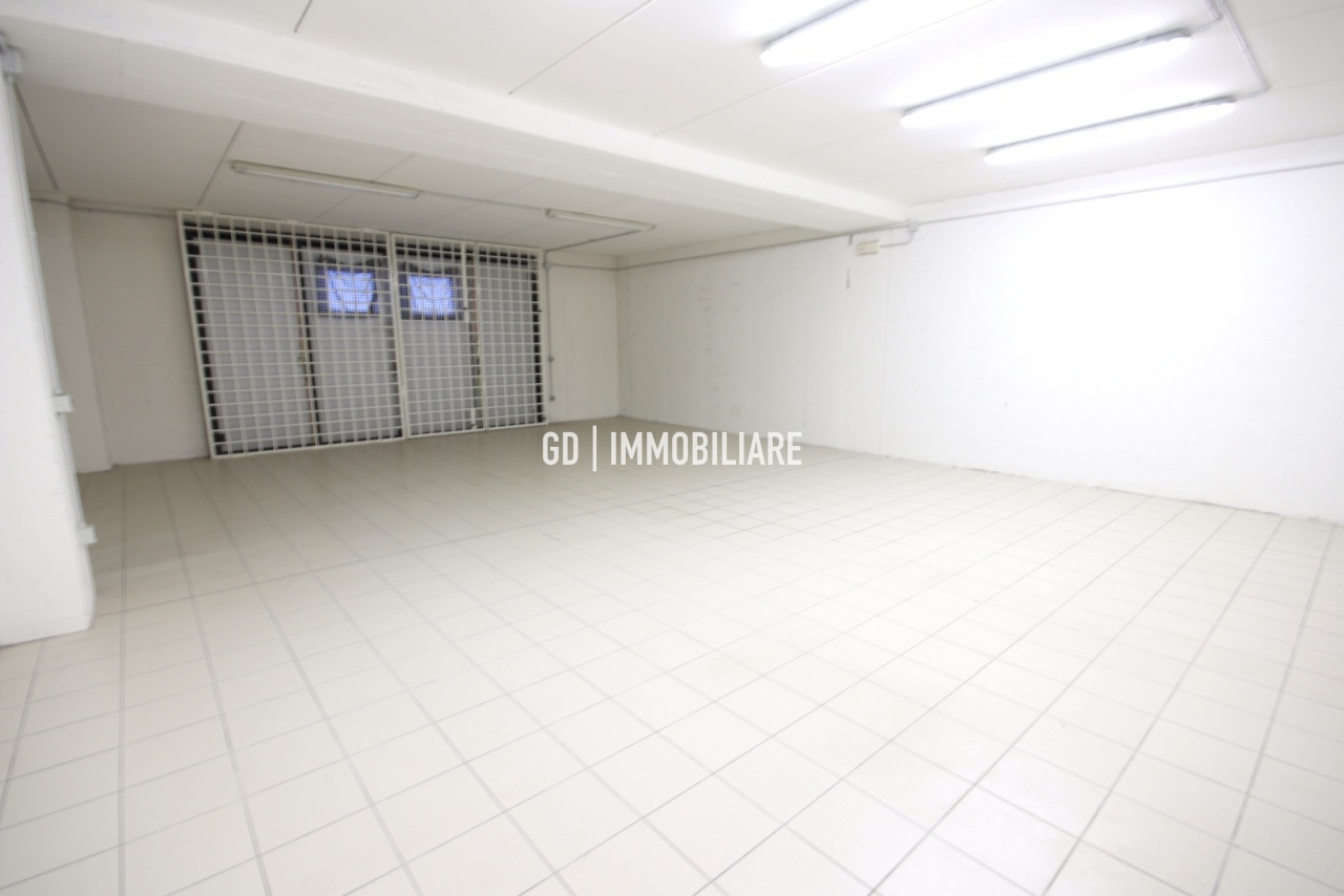 Locale commerciale in vendita a Castelfranco Veneto