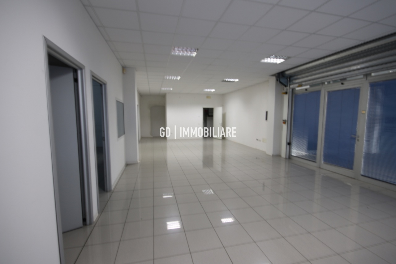 Locale commerciale in vendita a Castelfranco Veneto