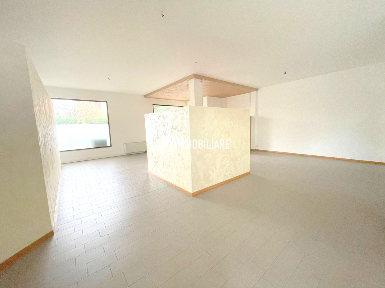 Locale commerciale in vendita a Cornuda