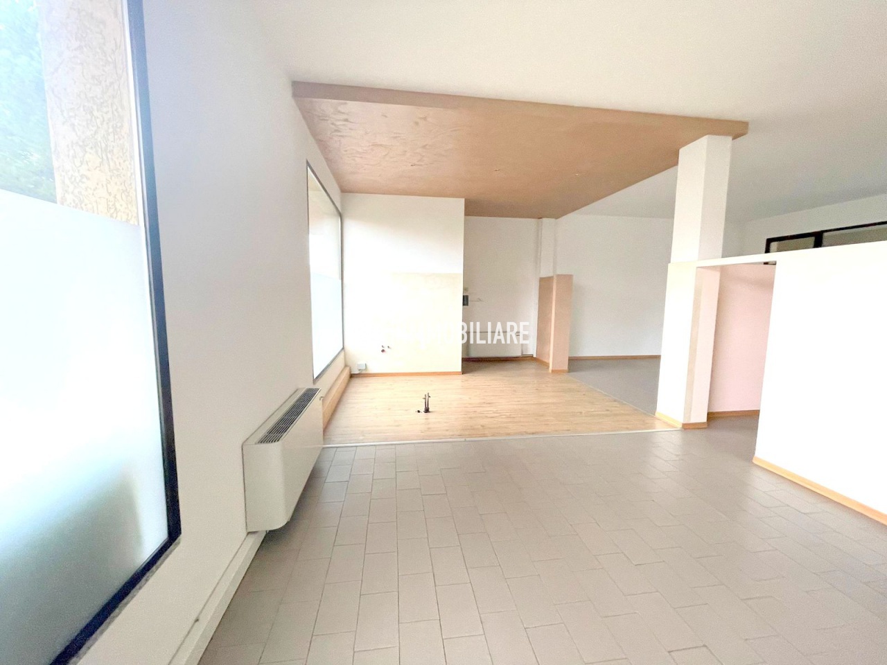 Locale commerciale in vendita a Cornuda