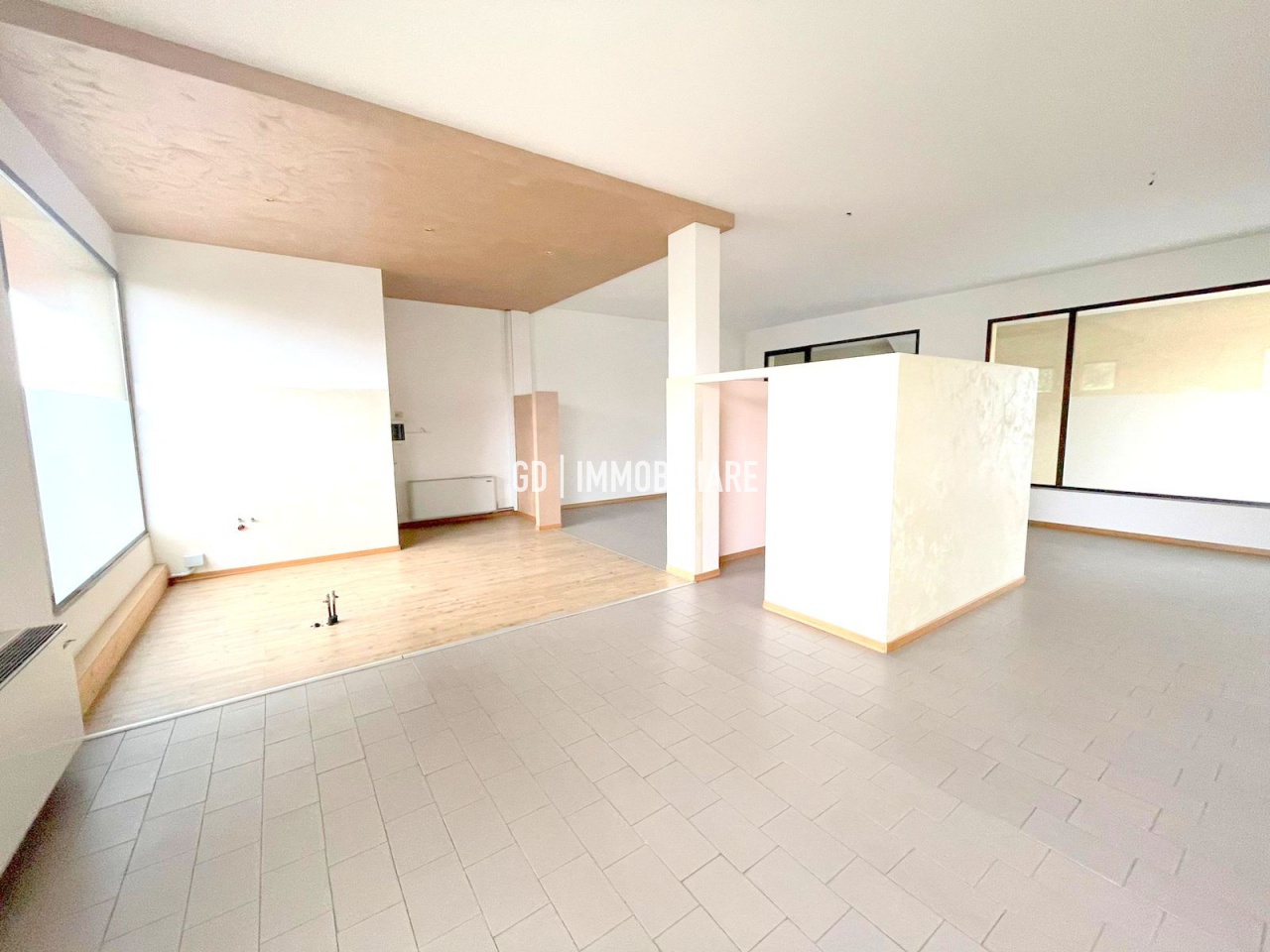 Locale commerciale in vendita a Cornuda