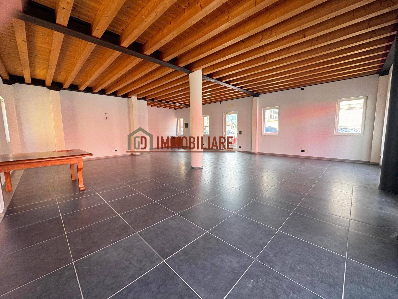 Locale commerciale in affitto a Preganziol