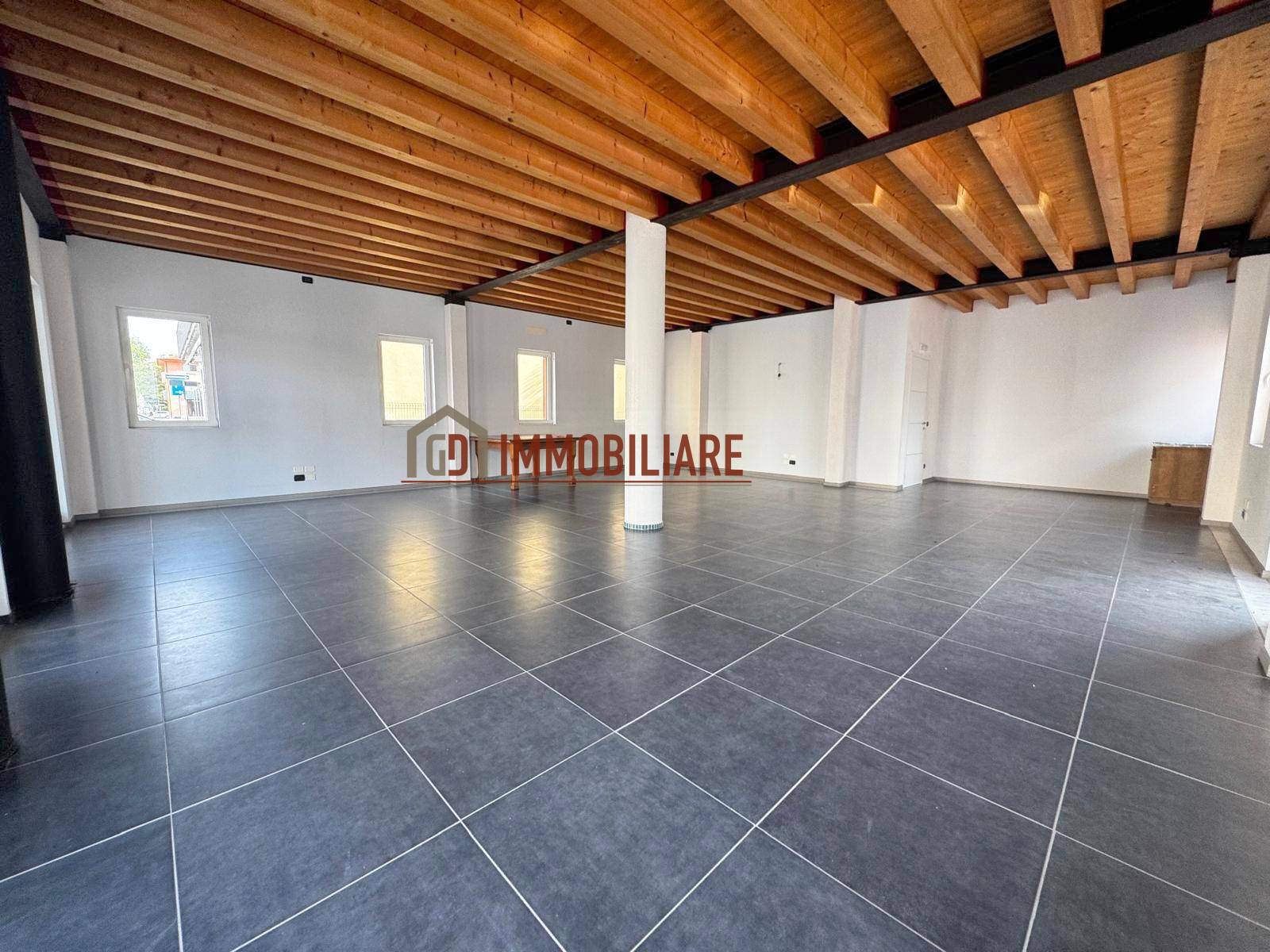 Locale commerciale in affitto a Preganziol