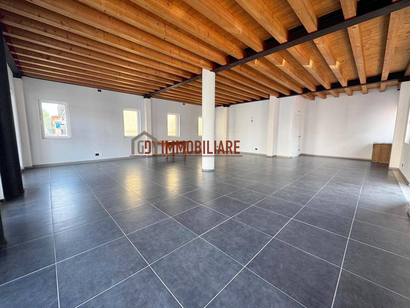 Locale commerciale in affitto a Preganziol