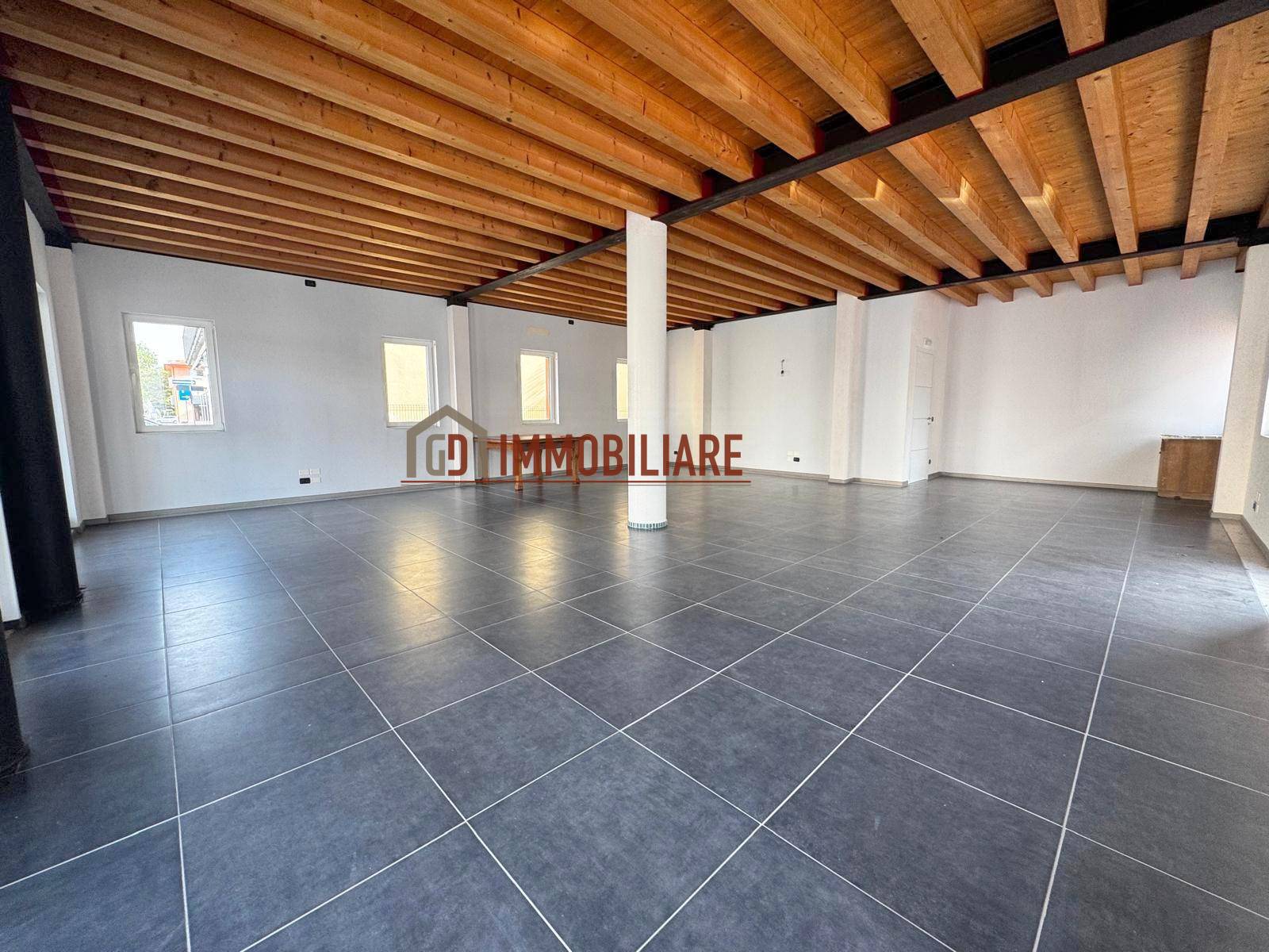 Locale commerciale in affitto a Preganziol