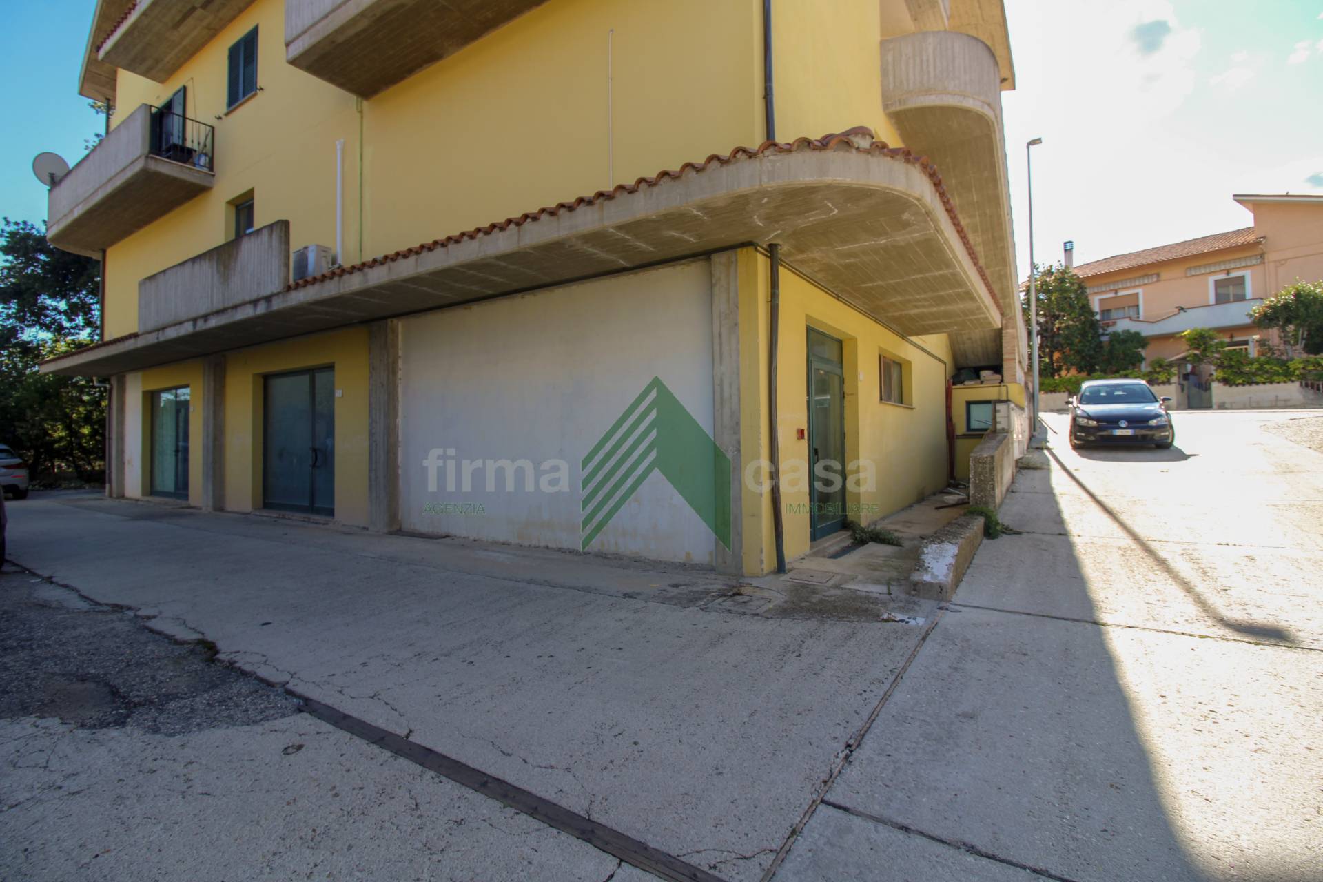 Locale commerciale in vendita a Campli, Campovalano