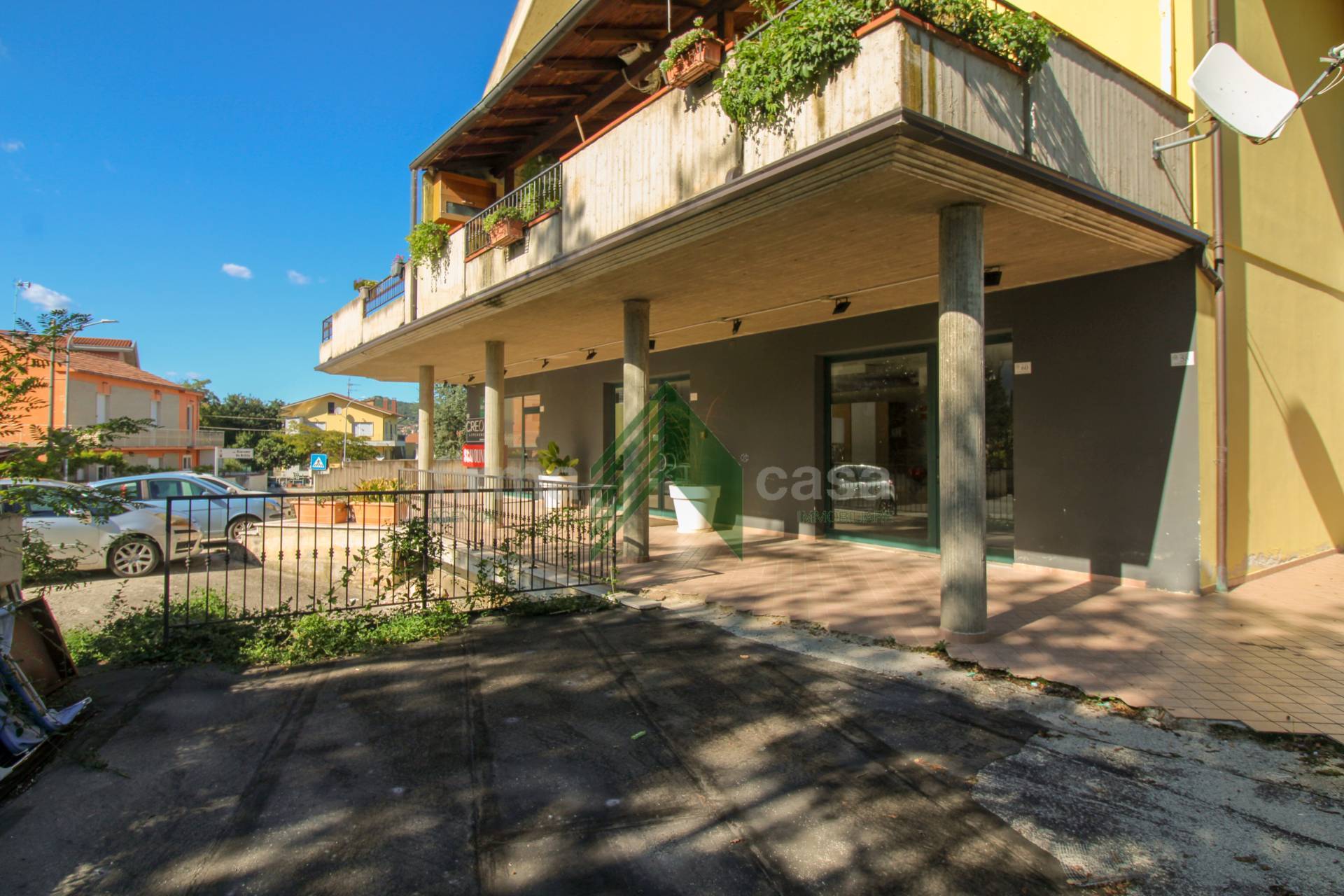 Locale commerciale in vendita a Campli, Campovalano