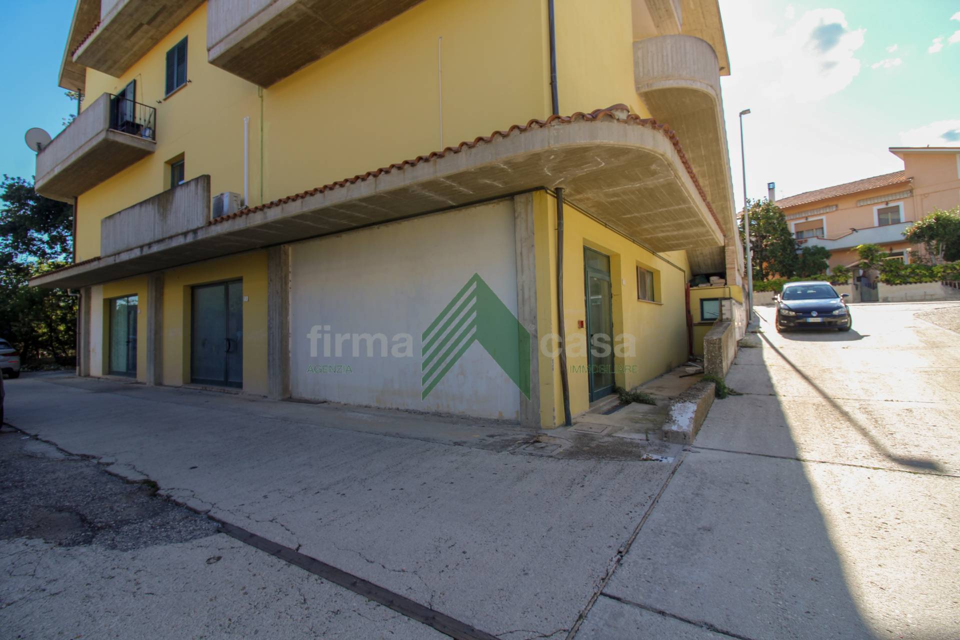 Locale commerciale in vendita a Campli, Campovalano