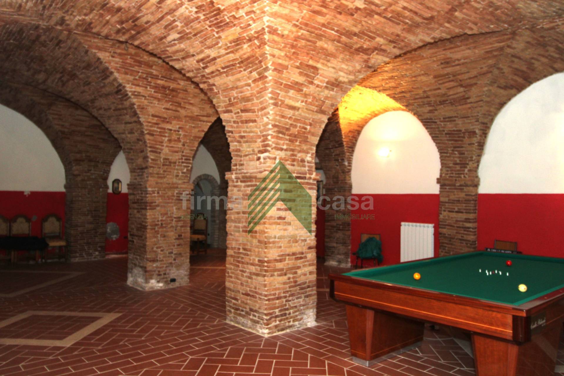 Locale commerciale in affitto a Teramo, Centro