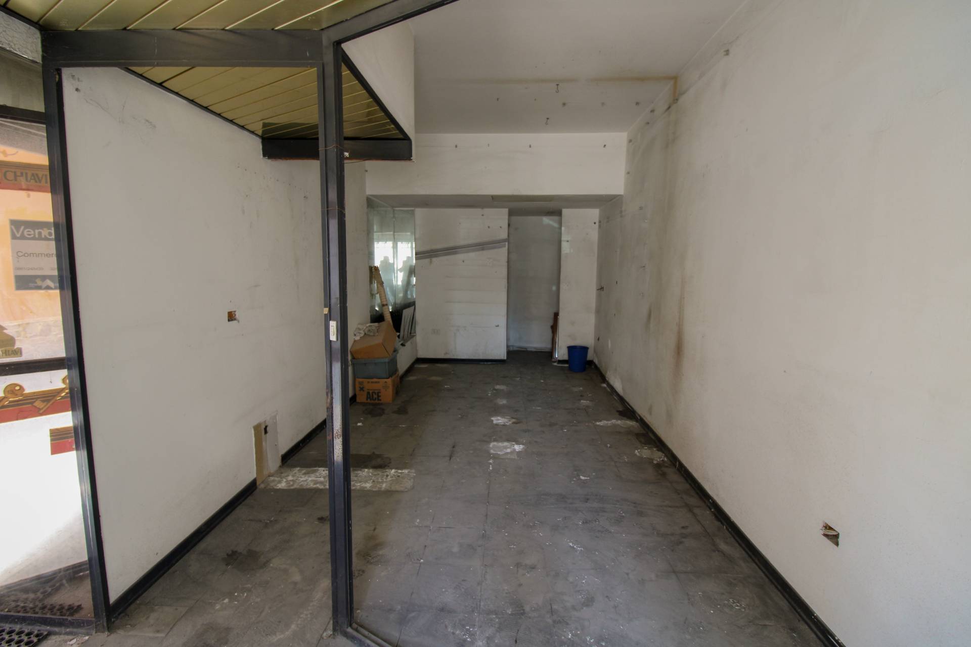 Locale commerciale in vendita a Teramo, Centro