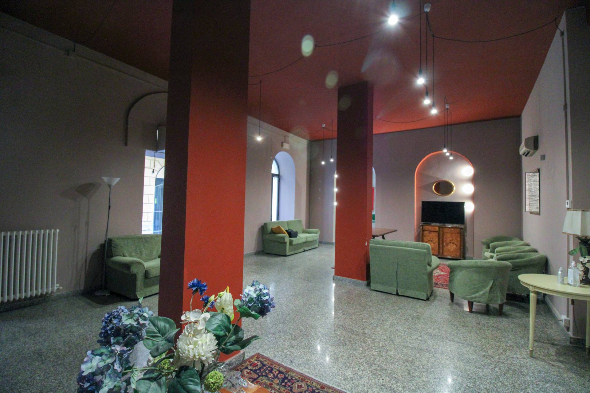 Locale commerciale in vendita a Teramo, Centro