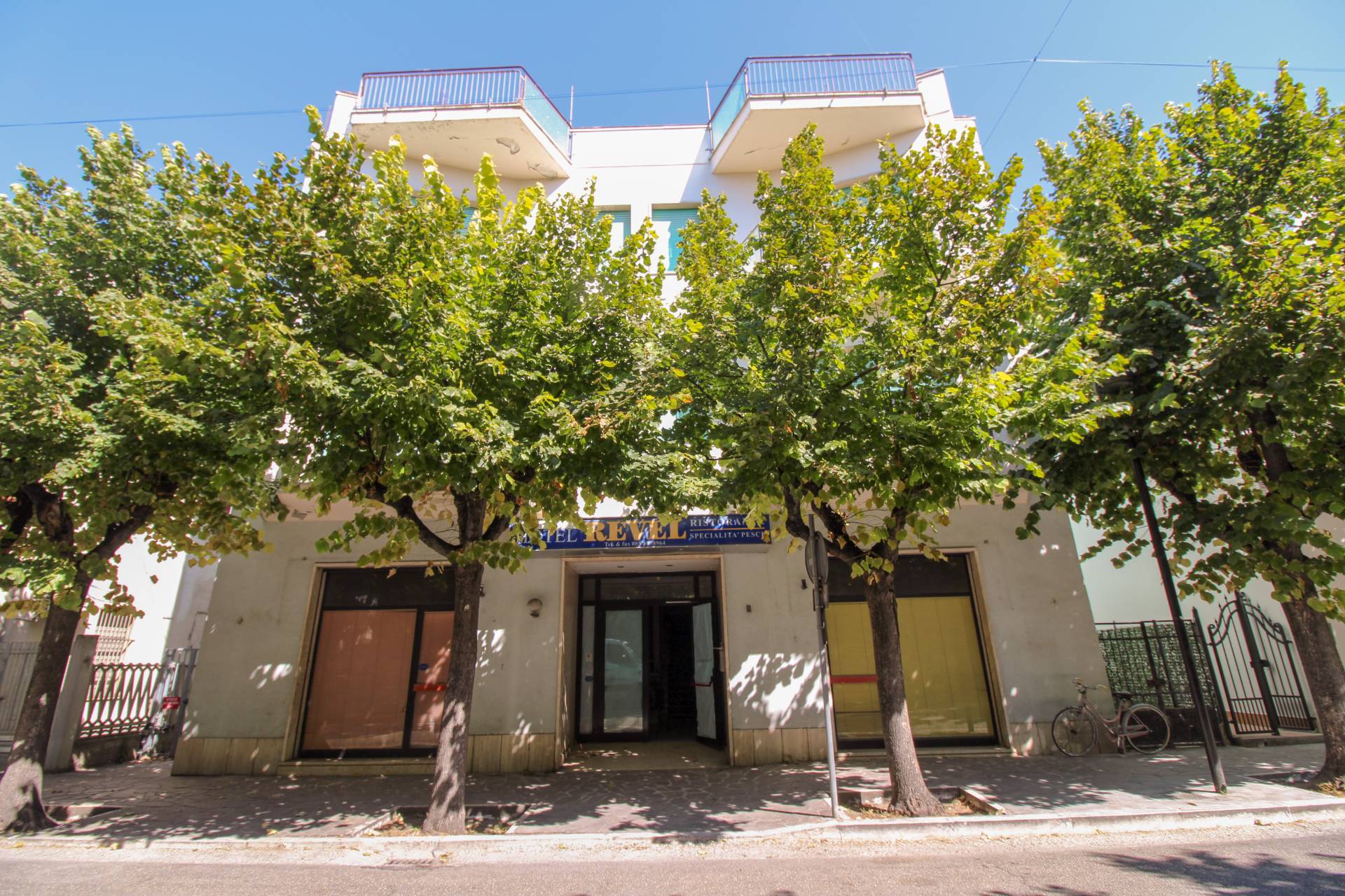 Intero stabile in vendita a Giulianova