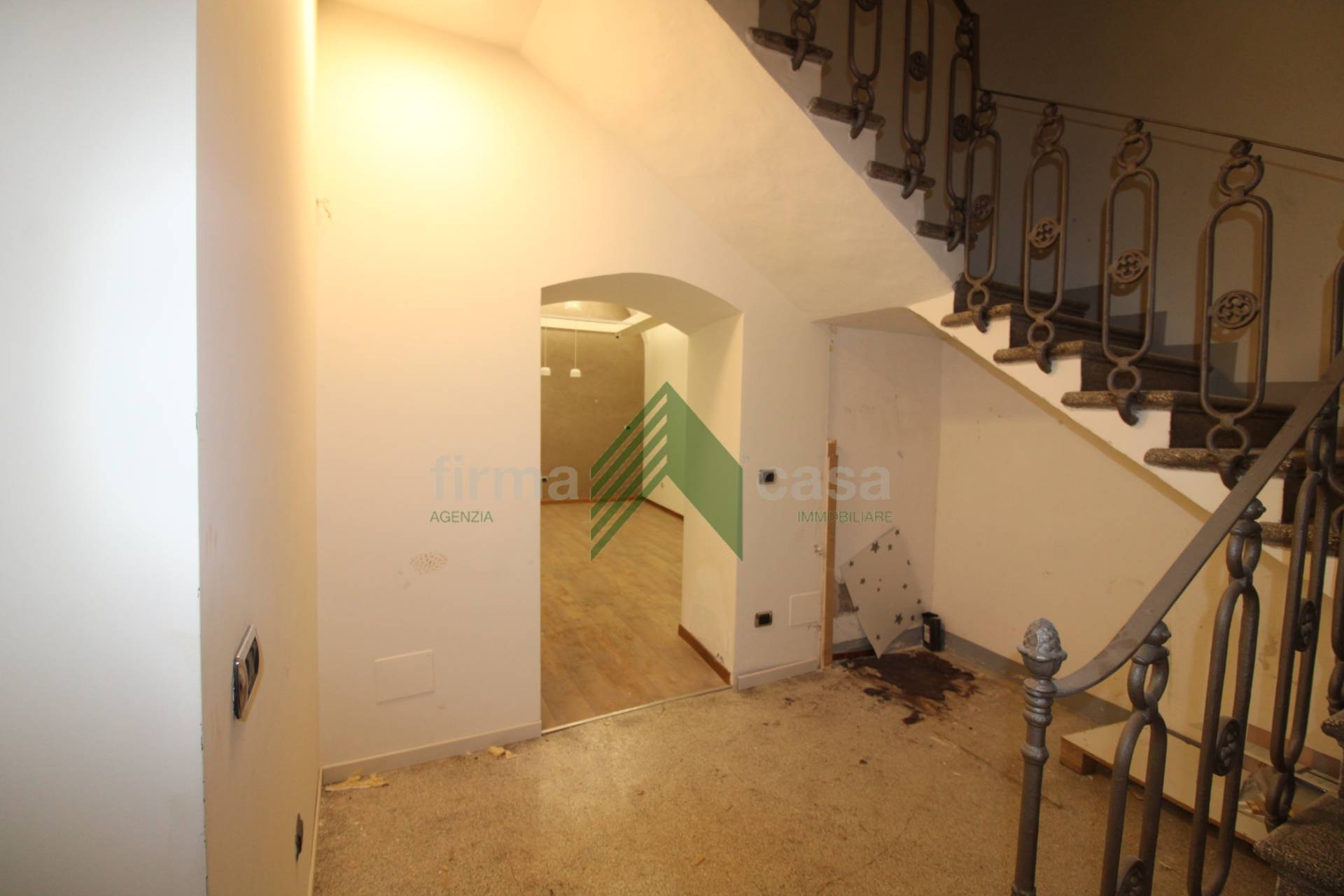 Locale commerciale in affitto a Teramo, Centro