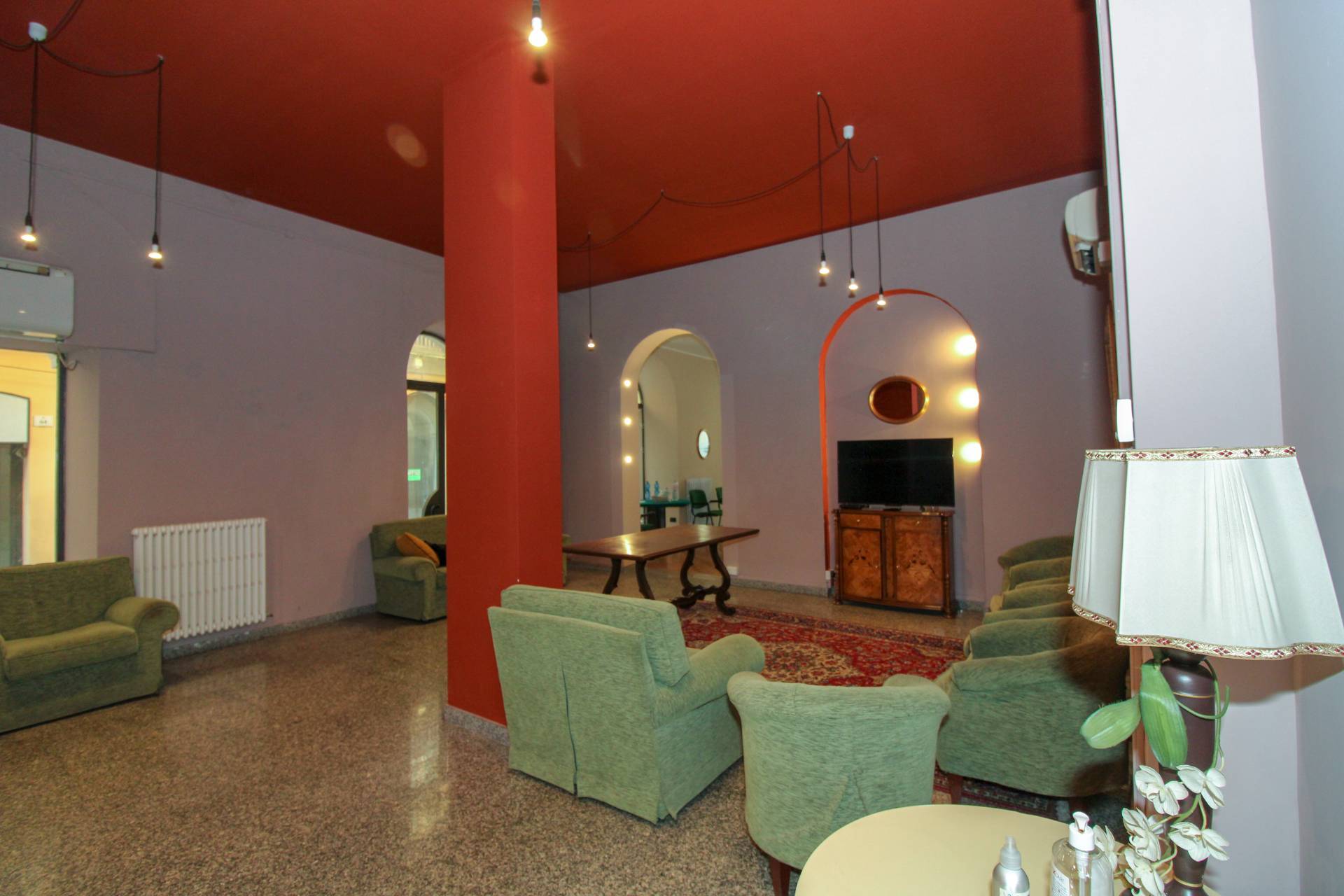 Locale commerciale in vendita a Teramo, Centro