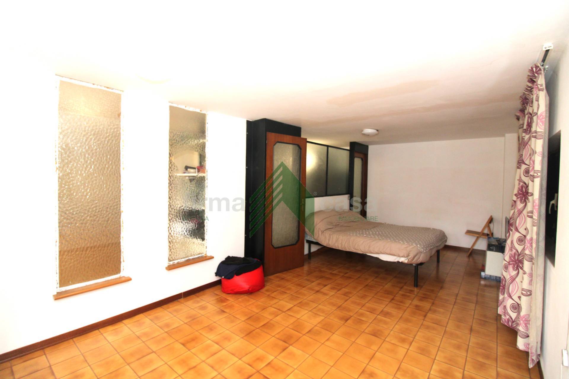 Studio/Ufficio in vendita a Teramo, Semicentro