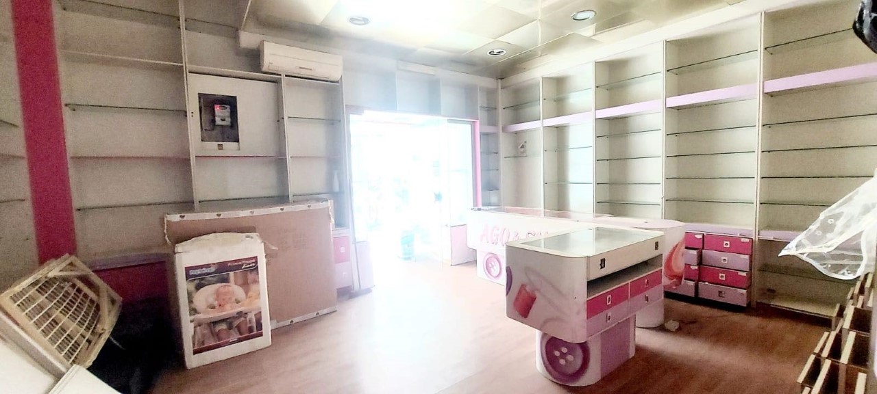 Locale commerciale in vendita a Torre Annunziata