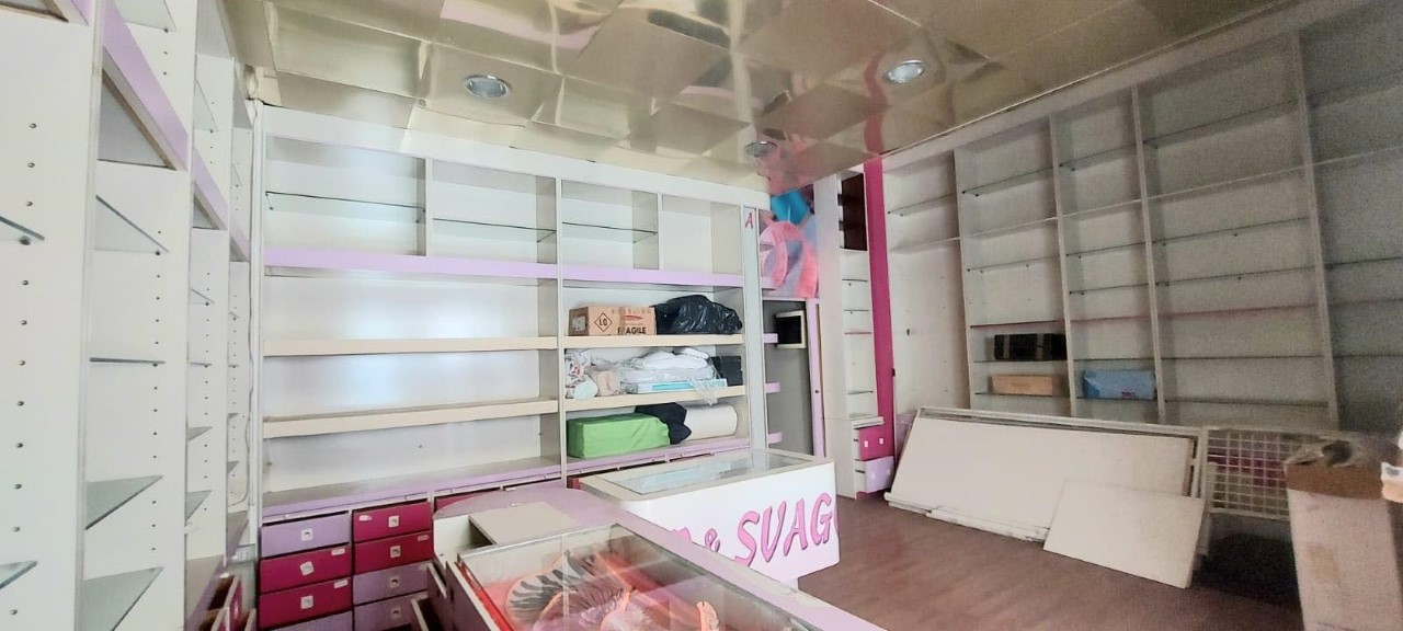 Locale commerciale in vendita a Torre Annunziata