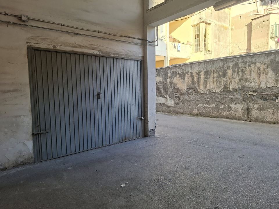 Box/Garage 24mq in vendita a Torre Annunziata