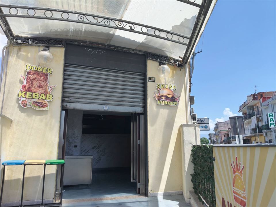 Locale commerciale in affitto a Boscotrecase
