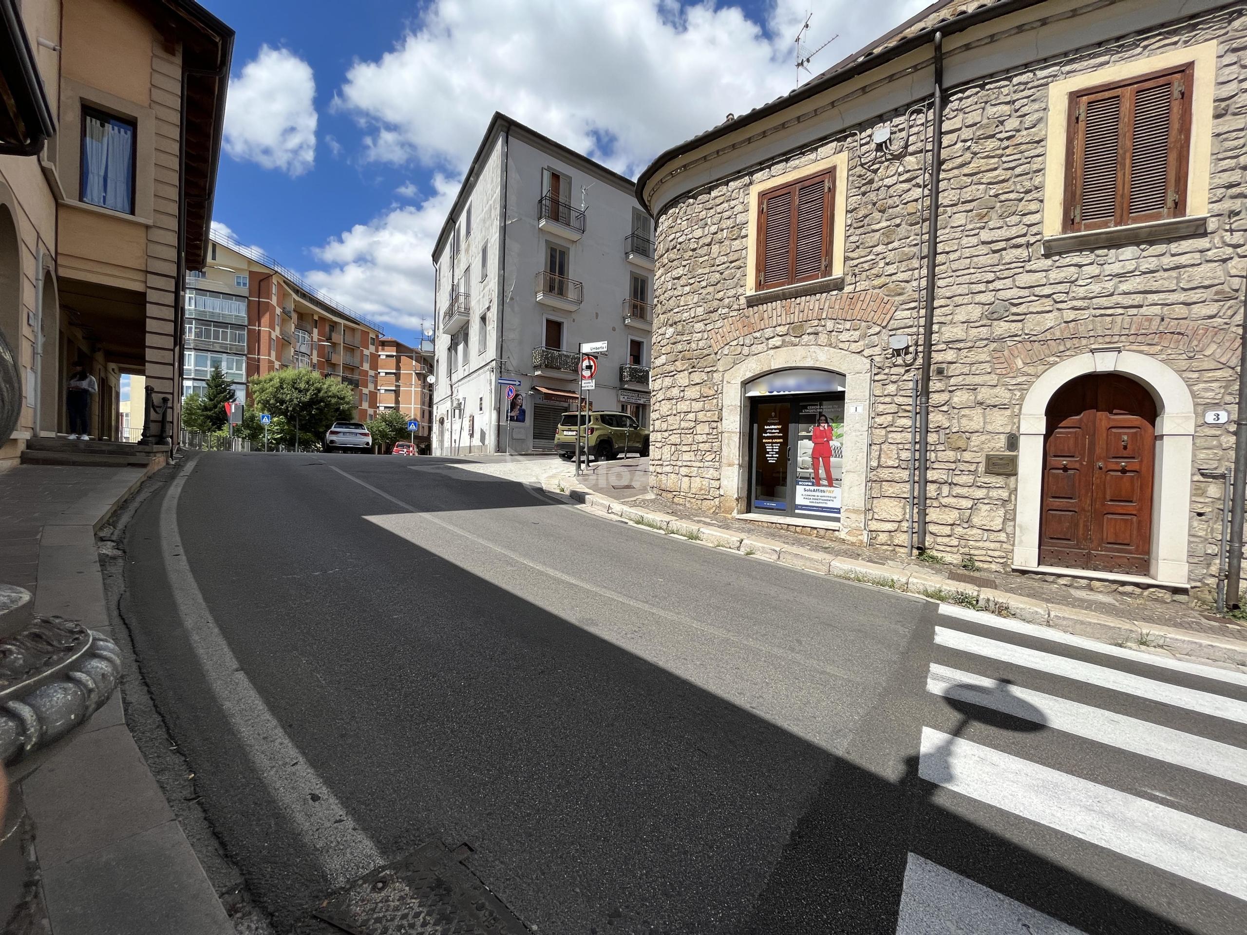 Locale commerciale in affitto in corso umberto i 1, Potenza