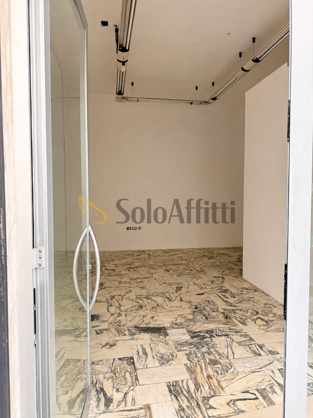 Locale commerciale in affitto in via fratelli bandiera 1, Potenza
