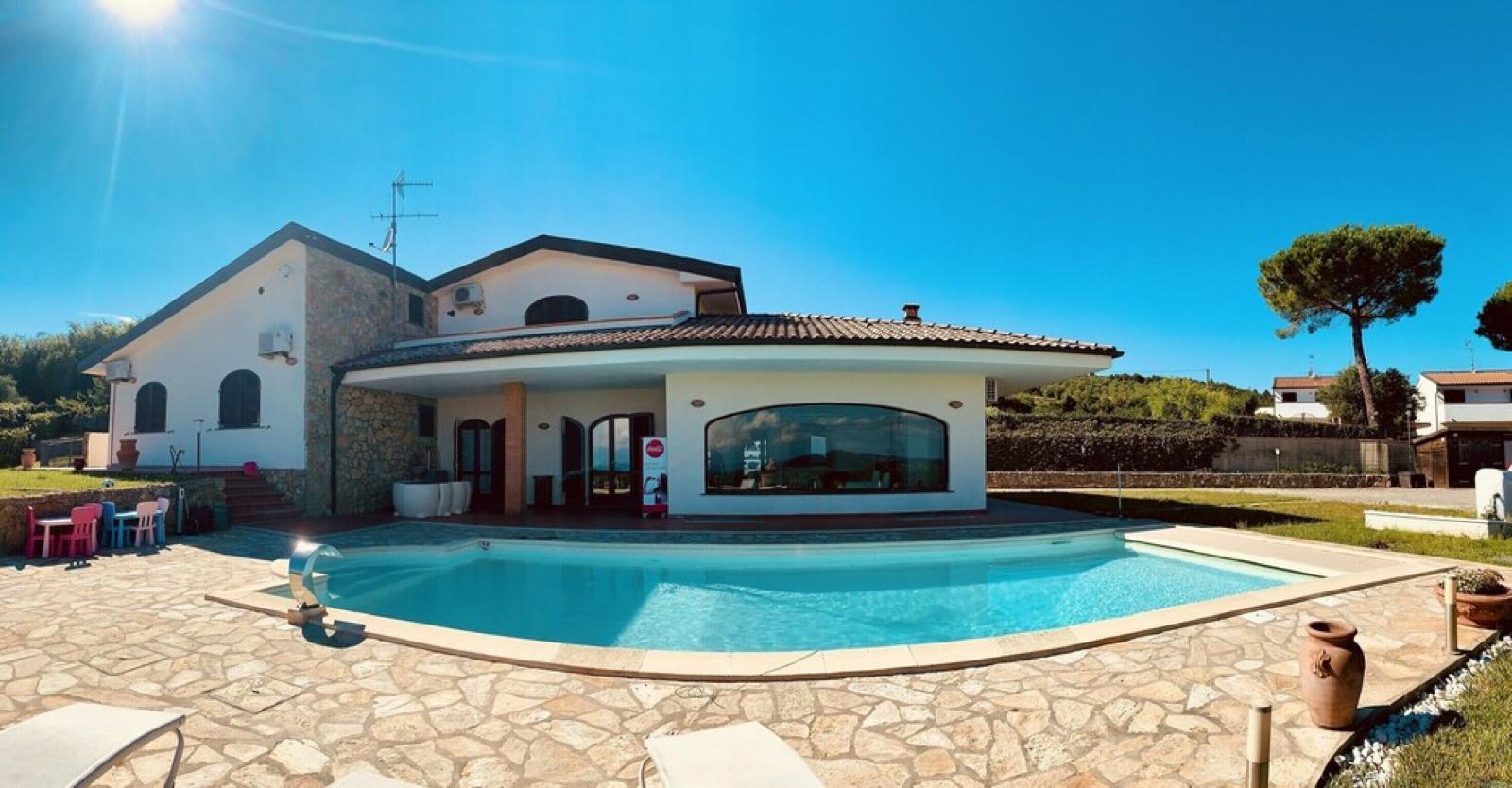 Villa con giardino a Livorno