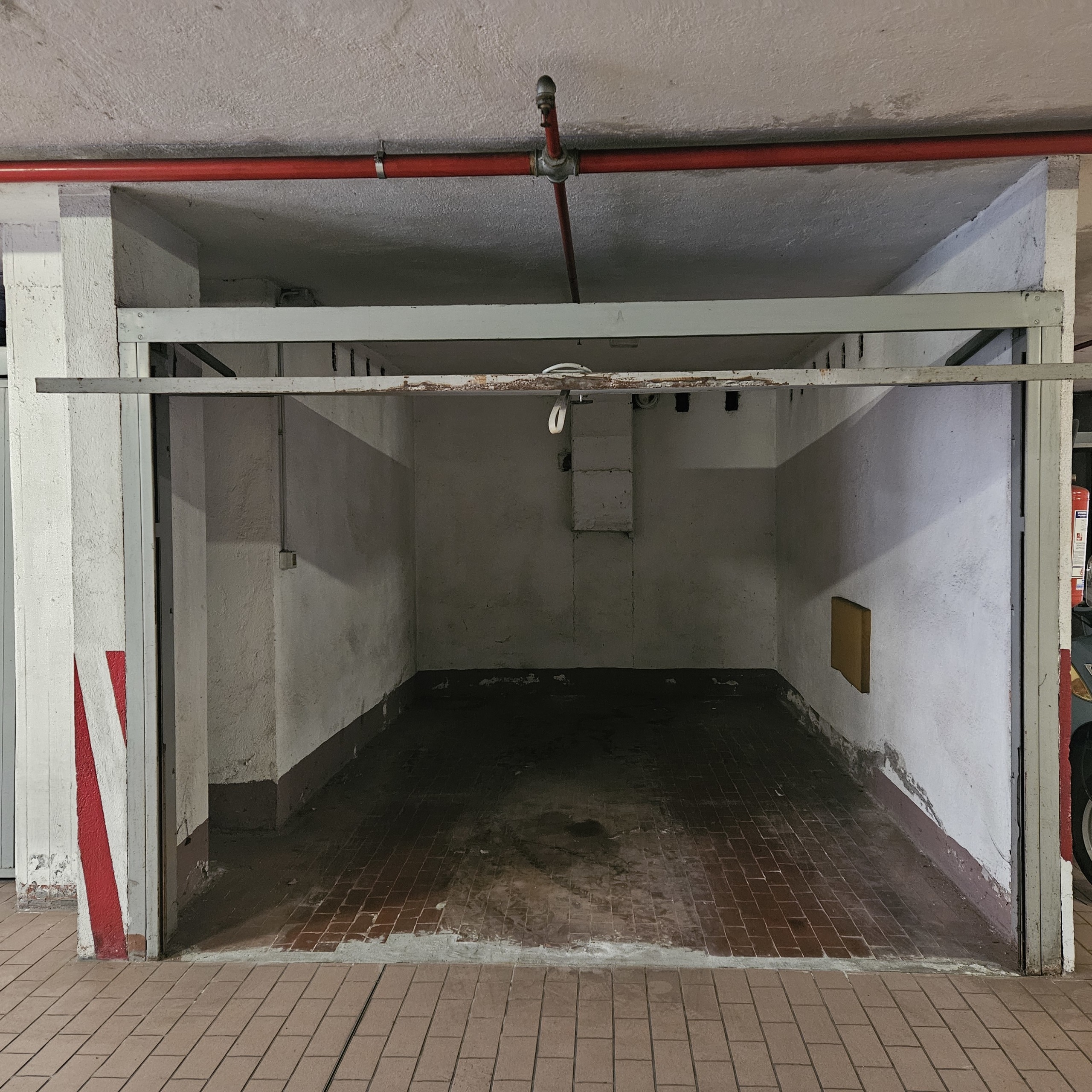 Posto auto coperto in vendita in corso degli inglesi 476, San Remo