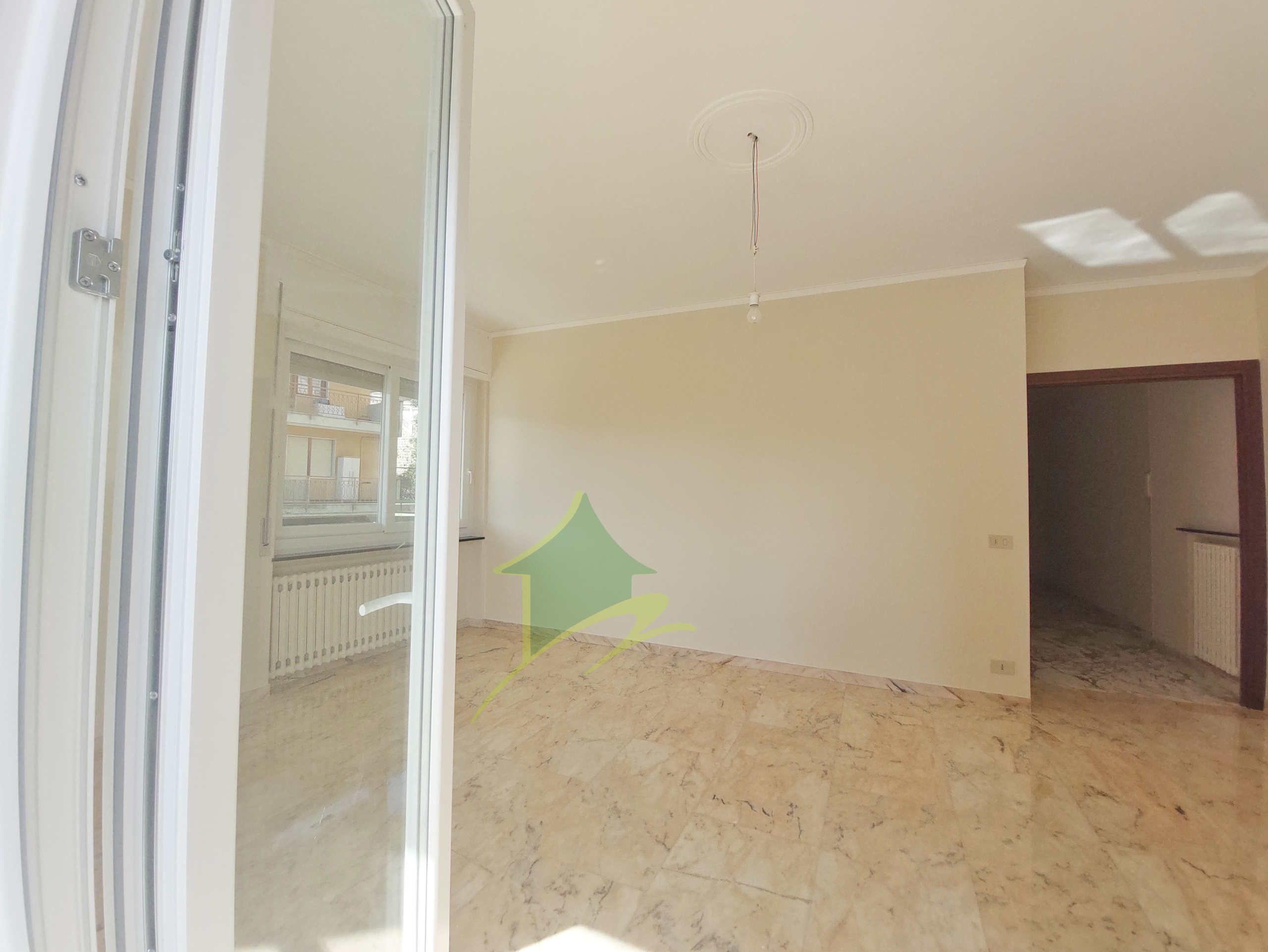 Trilocale vista mare in via vallarino 78, San Remo